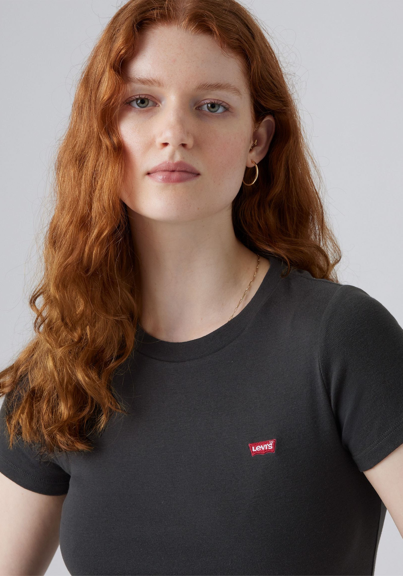 Levi's® T-Shirt »Mini-Logo« Packung, 2 Stk. mit kleiner Markenlogo-Stickerei auf der Brust