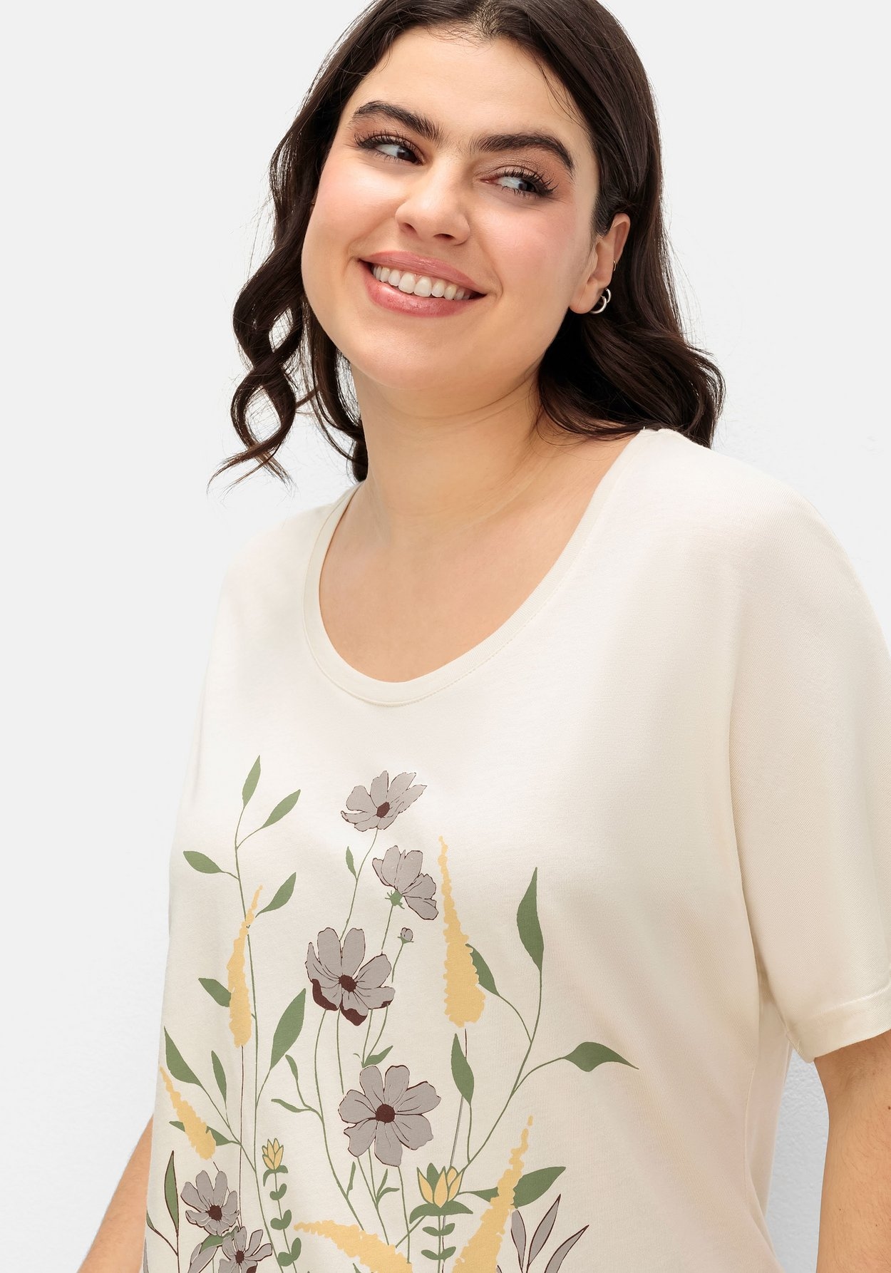 Sheego Rundhalsshirt »Shirt mit Blumen-Frontprint«