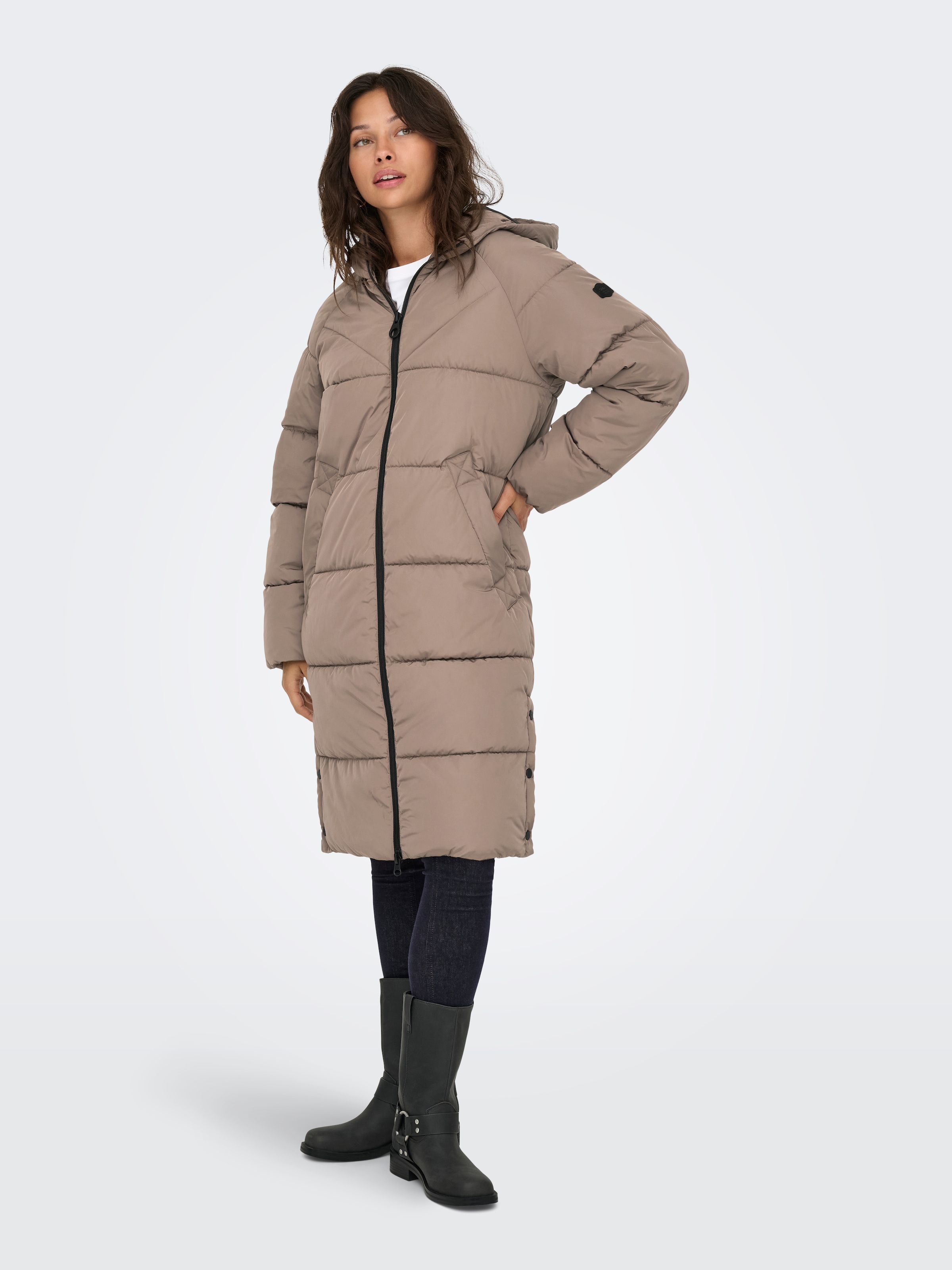 ONLY Steppmantel »ONLAMAND – Langer Puffercoat mit 2-Wege-Reißverschluss« lässig geschnitten, modisch, Steppware, Materialmix, hochschließend