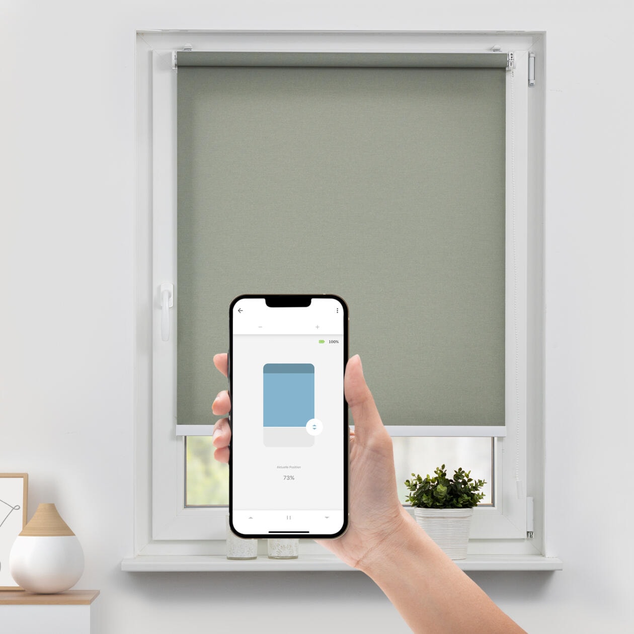 LICHTBLICK ORIGINAL Rollo »Klemmfix, ohne Bohren«, blickdicht, Blendschutz-Sichtschutz, mit Bohren/ohne Bohren, freihängend, Steuerbar mit Bluetooth-App, integrierter Elektromotor und Akku