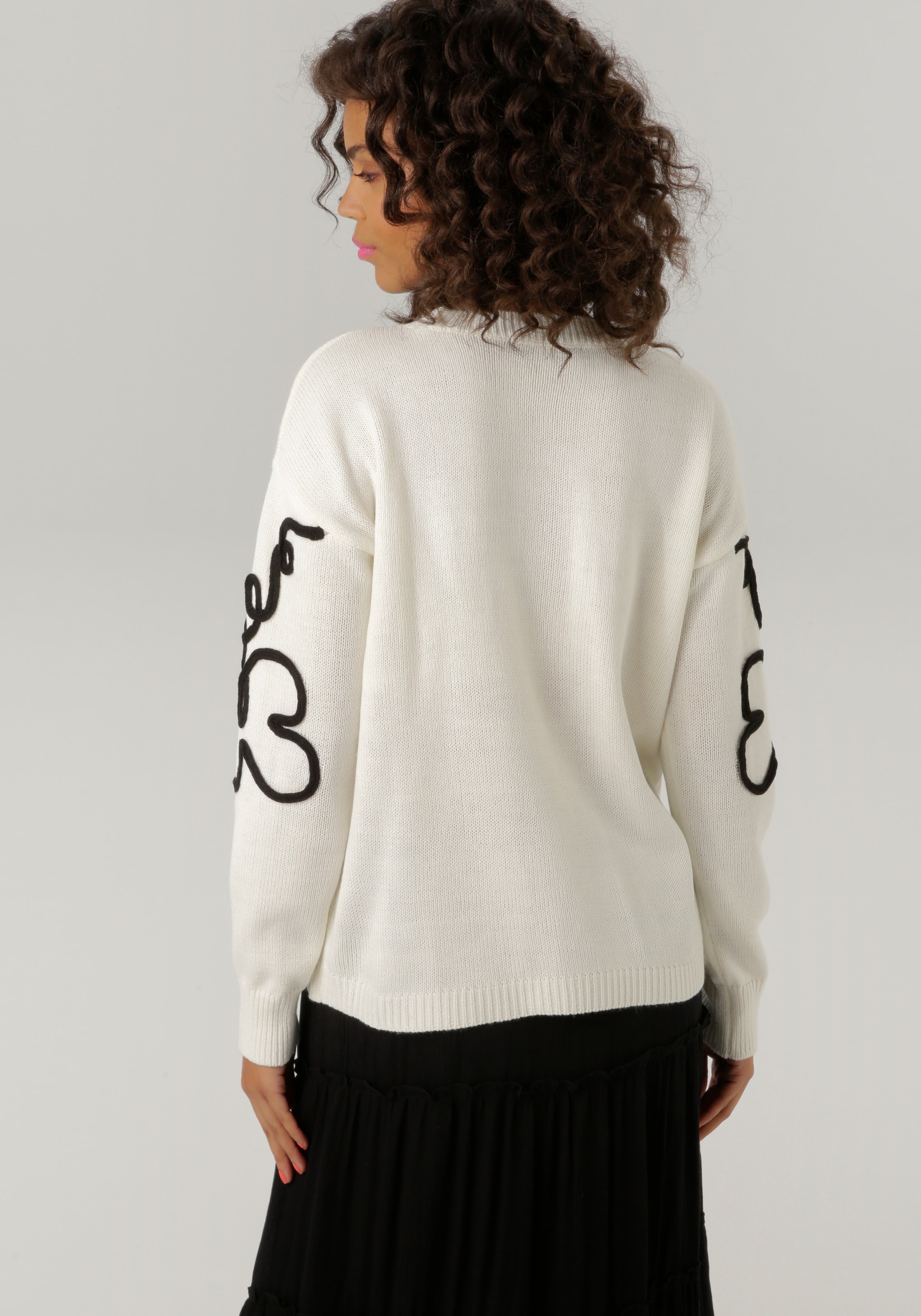 Aniston CASUAL Strickpullover, mit extravaganten Blüten-Applikationen