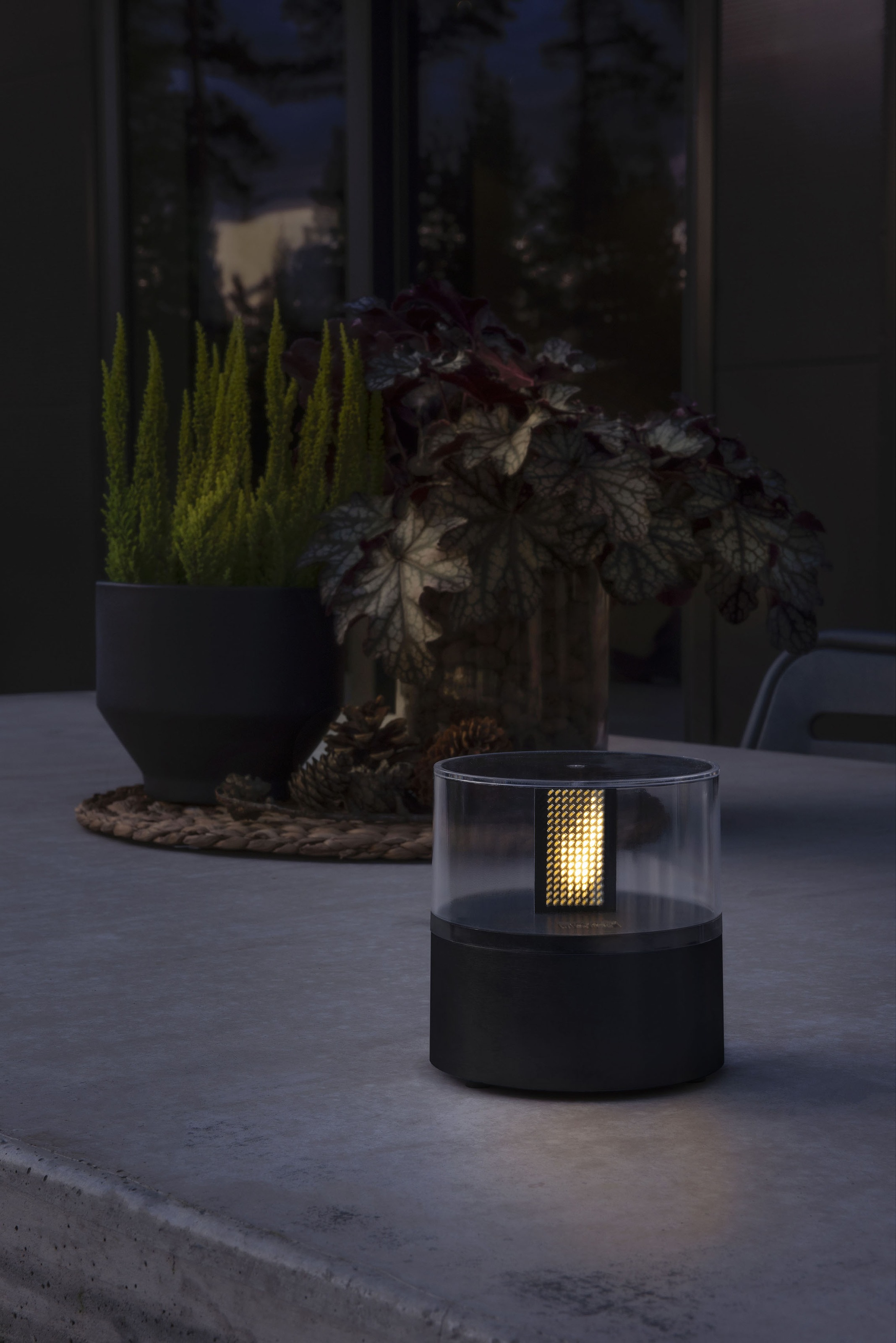 KONSTSMIDE LED Dekolicht, 256 flammig-flammig, LED Flamme mit schwarzem Kunststoffsockel und transparenter Abdeckung