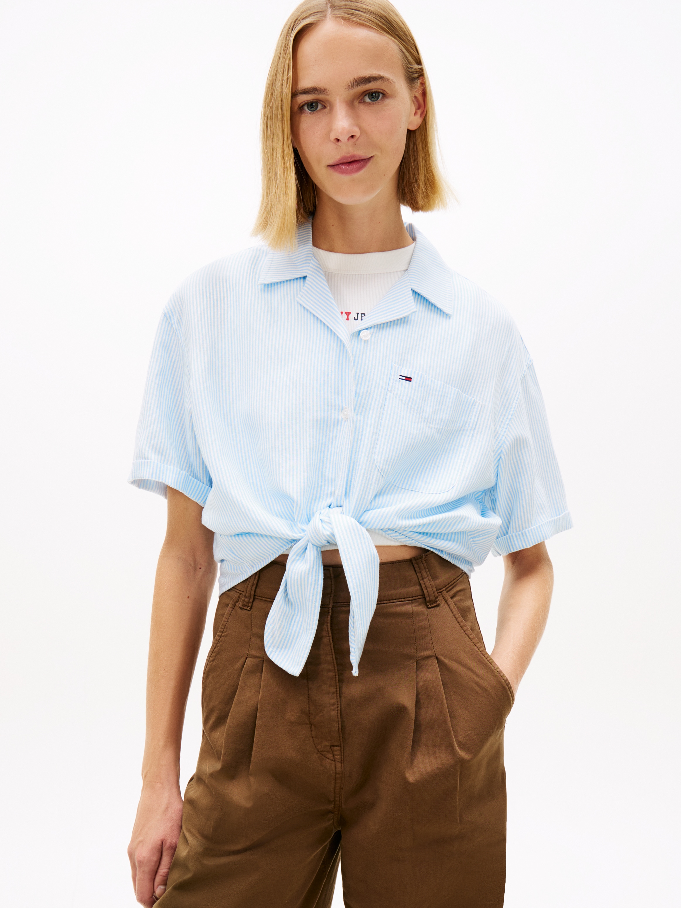 Tommy Jeans Kurzarmbluse »TJW TIE FRONT LINEN SHIRT« mit Knoten-Detail am Saum, Relaxed Fit