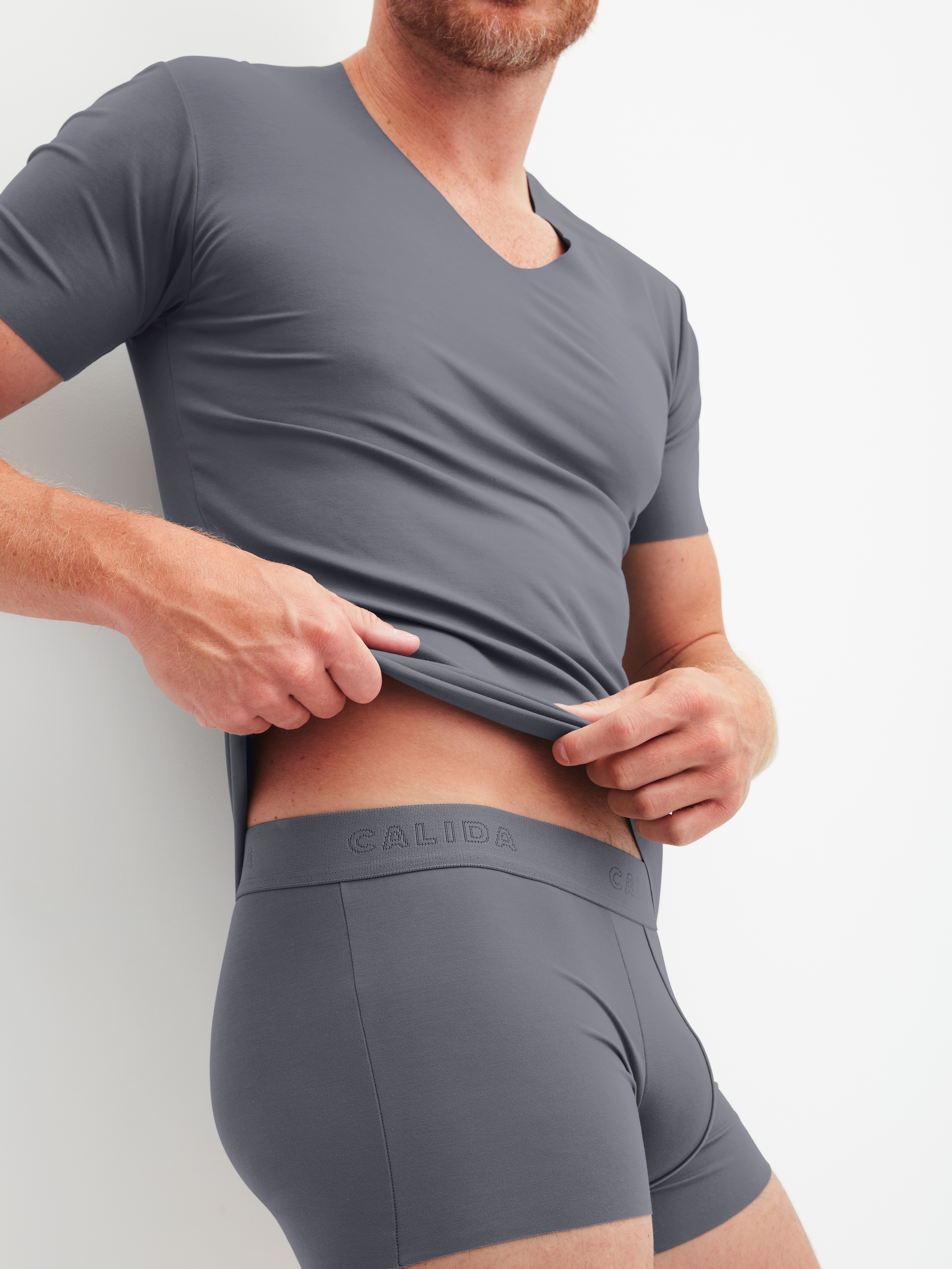 CALIDA V-Shirt »Clean Line« V-Neck, elastisch, Interlock-Qualität, Kurzarm, schnelltrocknend