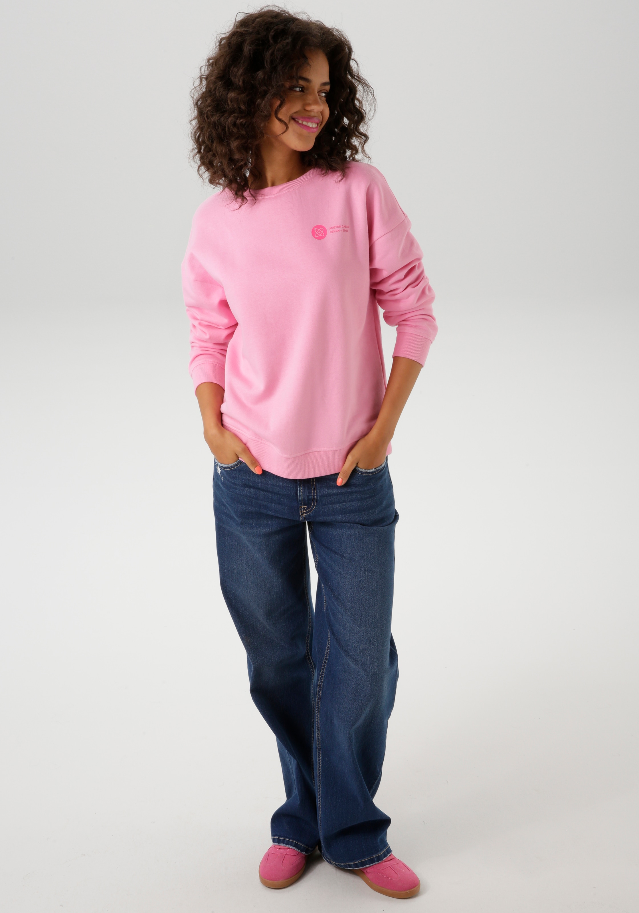 Aniston CASUAL Sweatshirt, hinten mit Applikationen, Stickerei und Schriftzügen