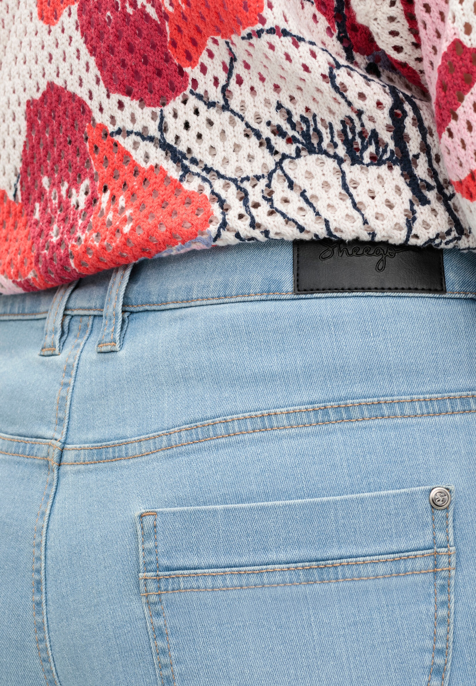 Sheego Bootcut-Jeans »Bootcut-Jeans Bootcut-Jeans mit 3D-Catfaces« mit Used-Effekten, extralang