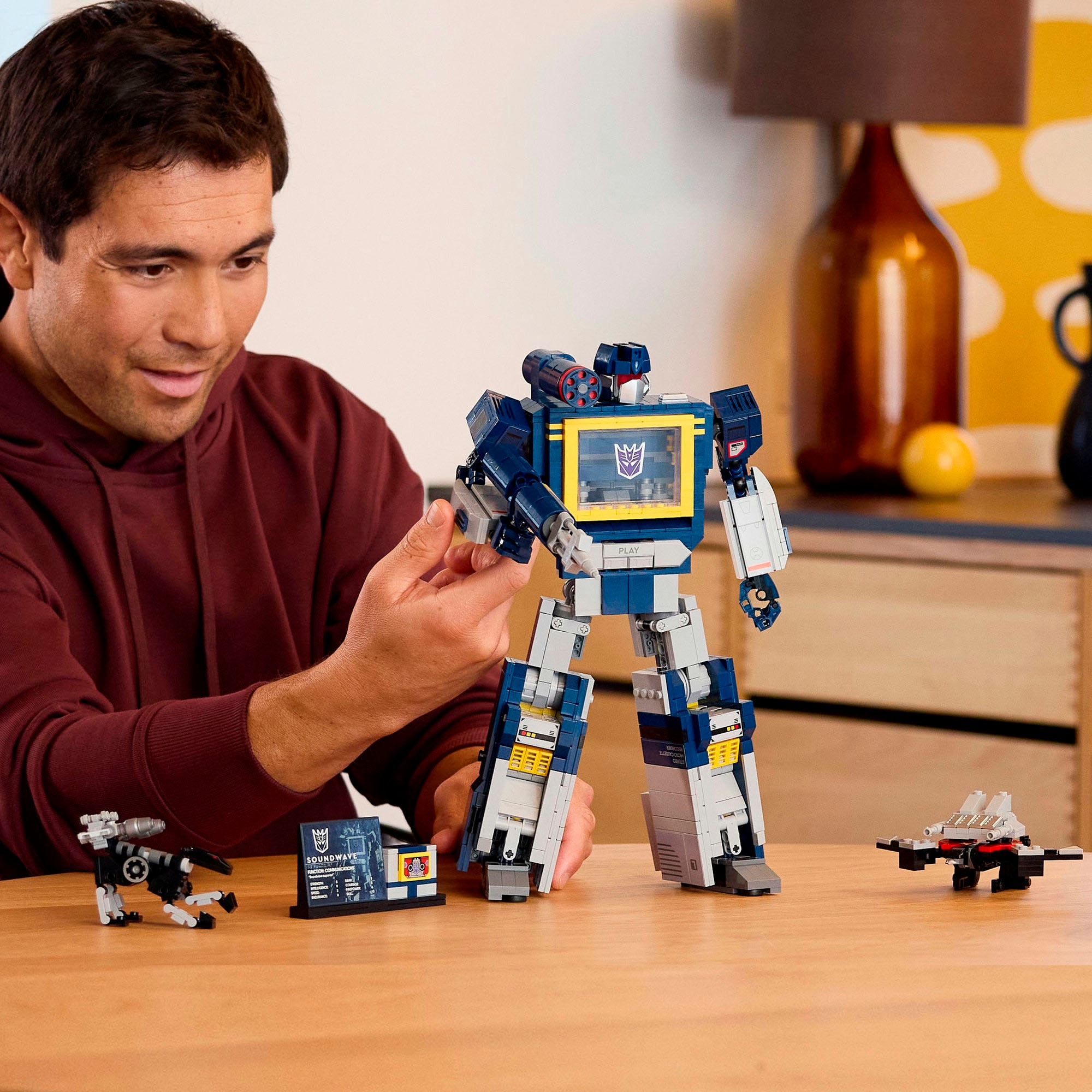 LEGO® Konstruktionsspielsteine »Transformers: Soundwave (10358), LEGO Icons« Made in Europe