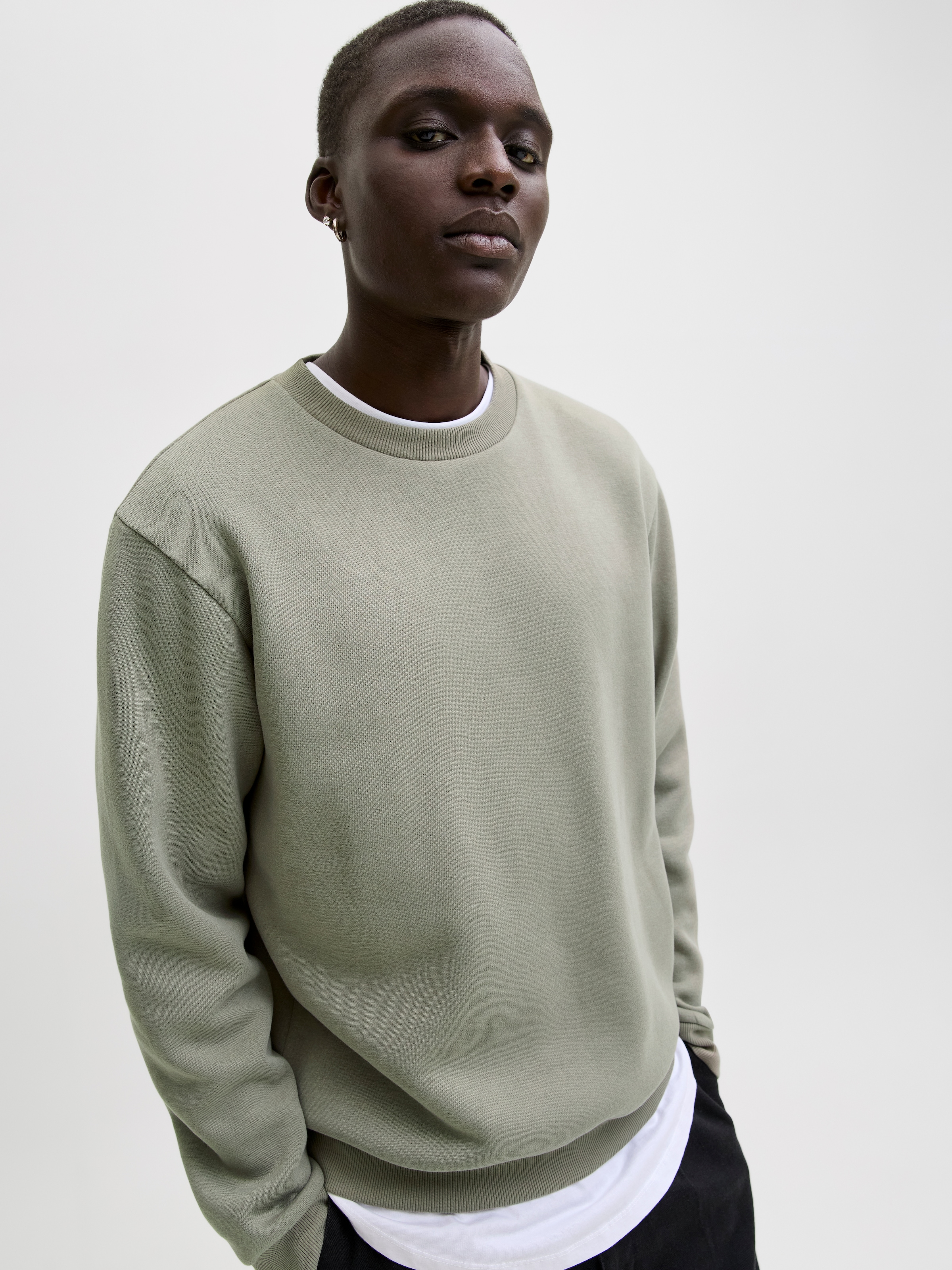 Jack & Jones Sweatshirt »JJEBRADLEY  mit Rippbündchen für Alltag und Freizeit«, Materialmix, relaxed fit
