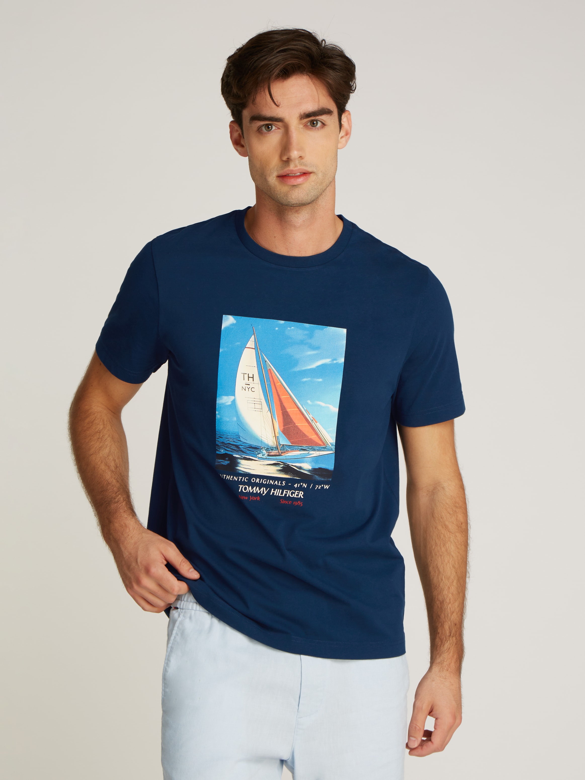 Tommy Hilfiger T-Shirt »HILFIGER COLOR PHOTO PRINT TEE«, mit modischem Print