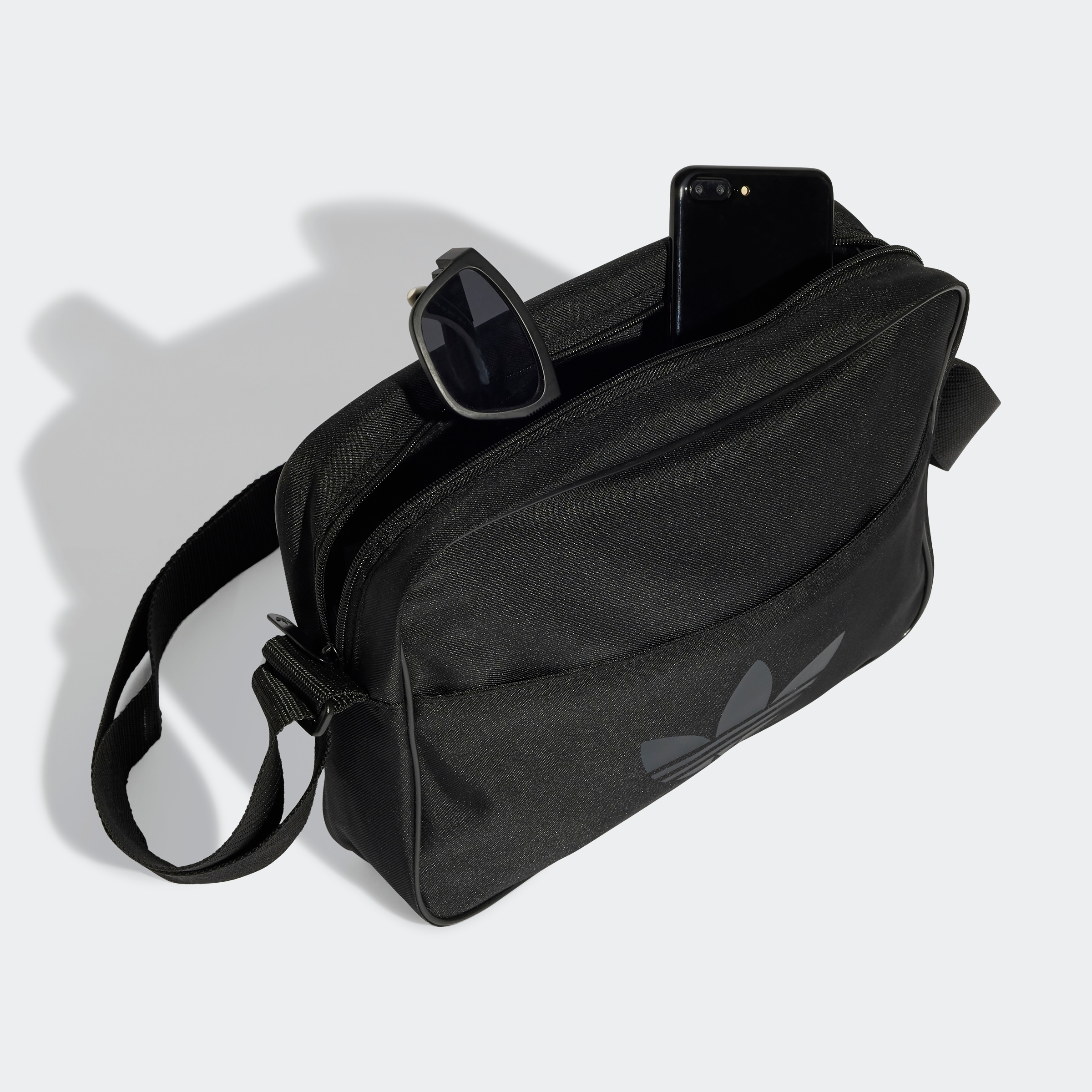 adidas Originals Sporttasche »AC AIRLINER«, Schultertasche im Retrolook