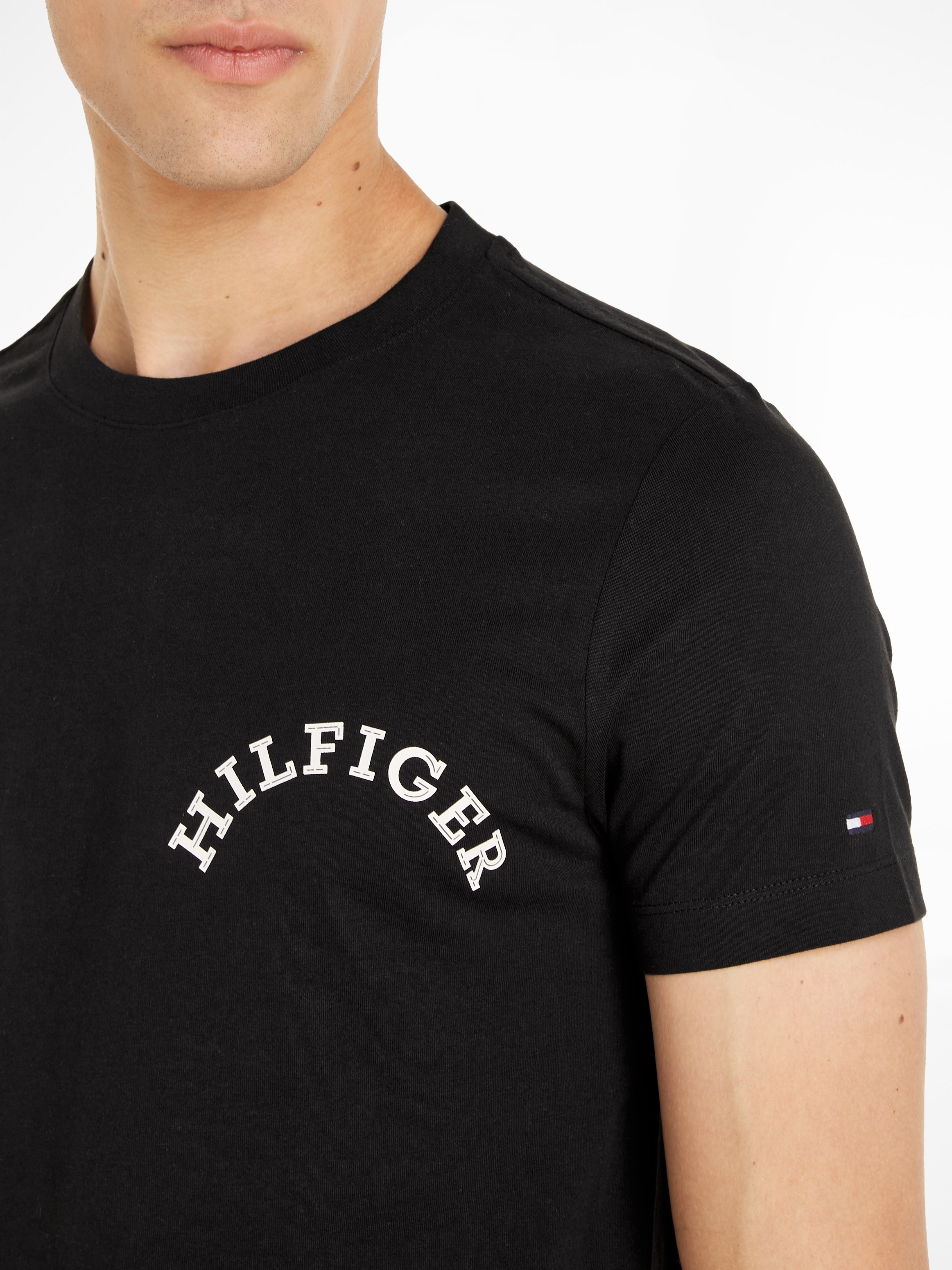 Tommy Hilfiger T-Shirt »MONOTYPE BACK PRINT«, mit Logo-Druck auf der Brust