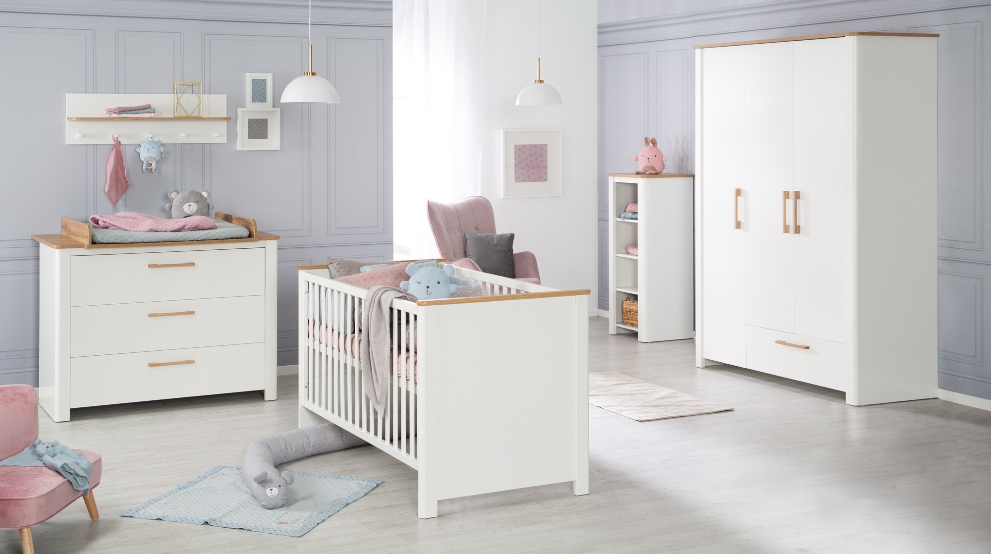 roba® Babyzimmer-Komplettset »Ava«, (Set, 3 St.), mit Kinderbett, Wickelkommode und Kleiderschrank; Made in Europe