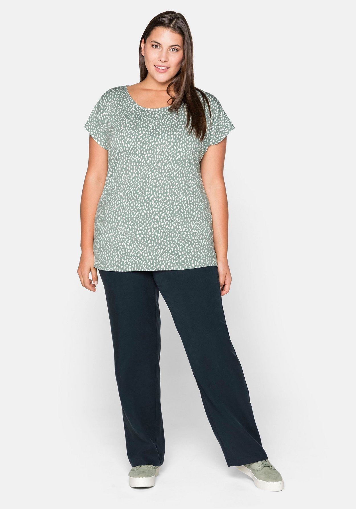 Sheego T-Shirt »Shirt mit Alloverdruck und gelegten Falten«, mit Alloverdruck und gelegten Falten