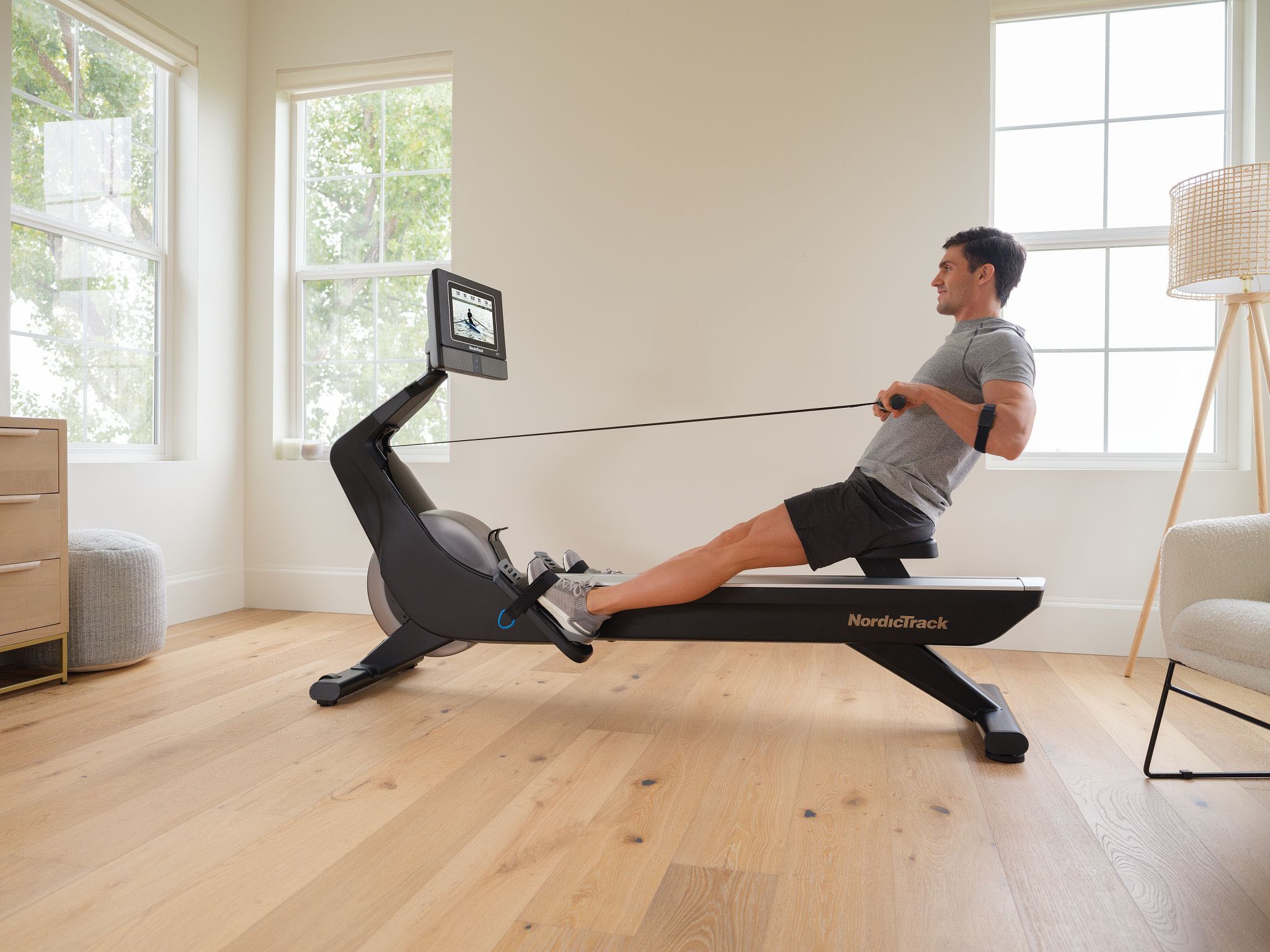 NordicTrack Rudergerät »NordicTrack RW700«, (iFIT-fähiger Rower mit schwenkbarem 10'' Touchscreen), Rudermaschine, 26 Widerstandsstufen, Magnetbremssystem