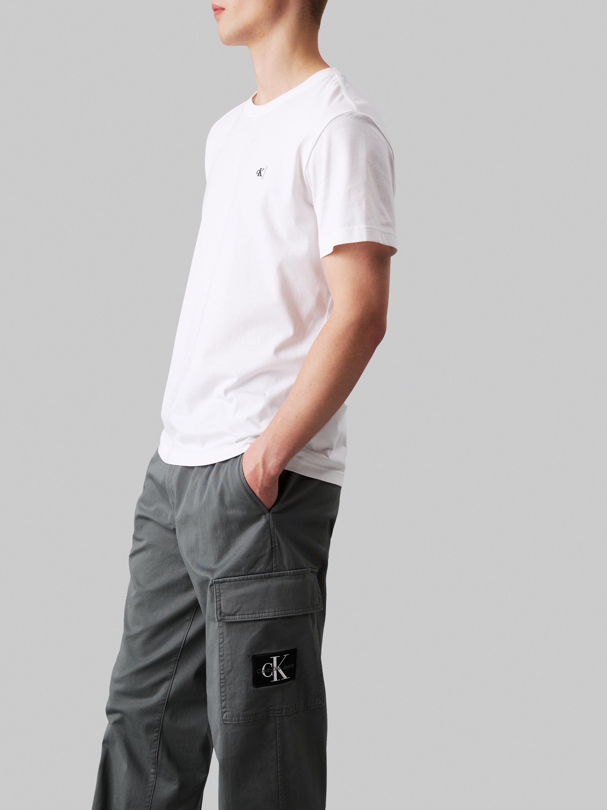 Calvin Klein Jeans Cargohose »REGULAR STRAIGHT CARGO«, mit Logopatch