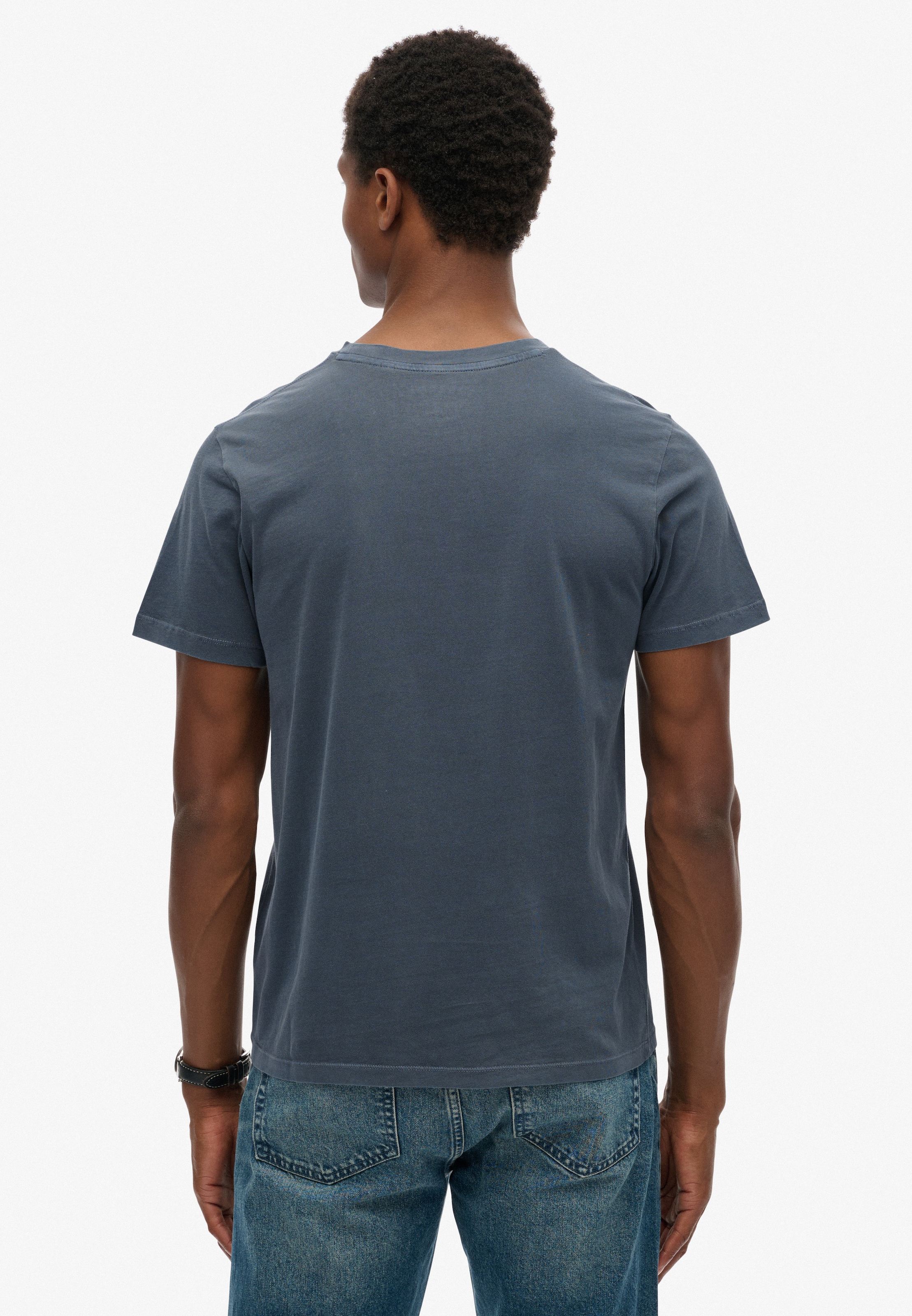 Superdry Rundhalsshirt »CLASSIC ESSENTIAL POCKET TEE«, mit stylischer, aufgesetzter Brusttasche