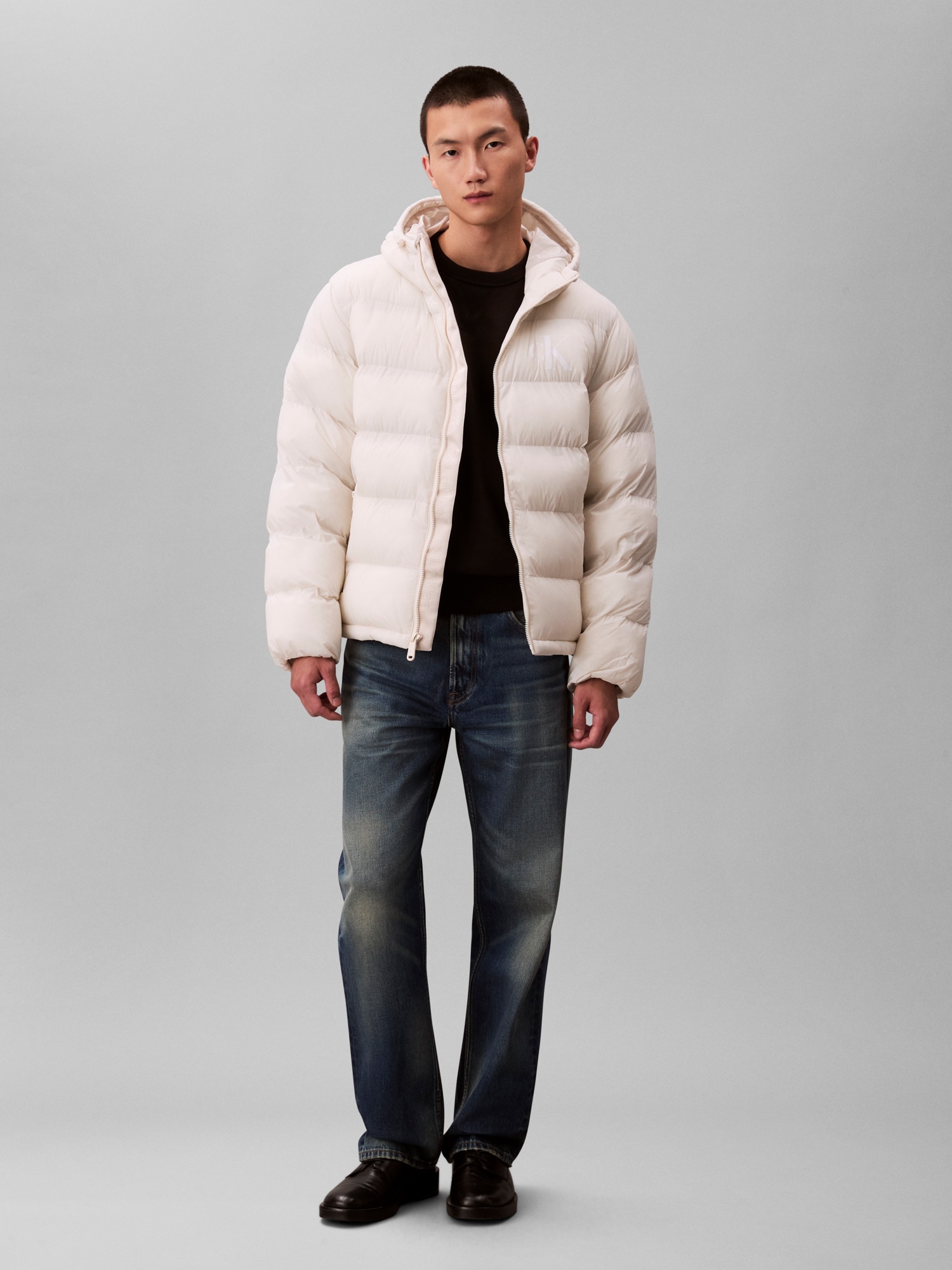 Calvin Klein Jeans Steppjacke »LS NYLON MONOGRAM PUFFER JKT« ohne Kapuze Mit Rundhalsausschnitt, regular fit