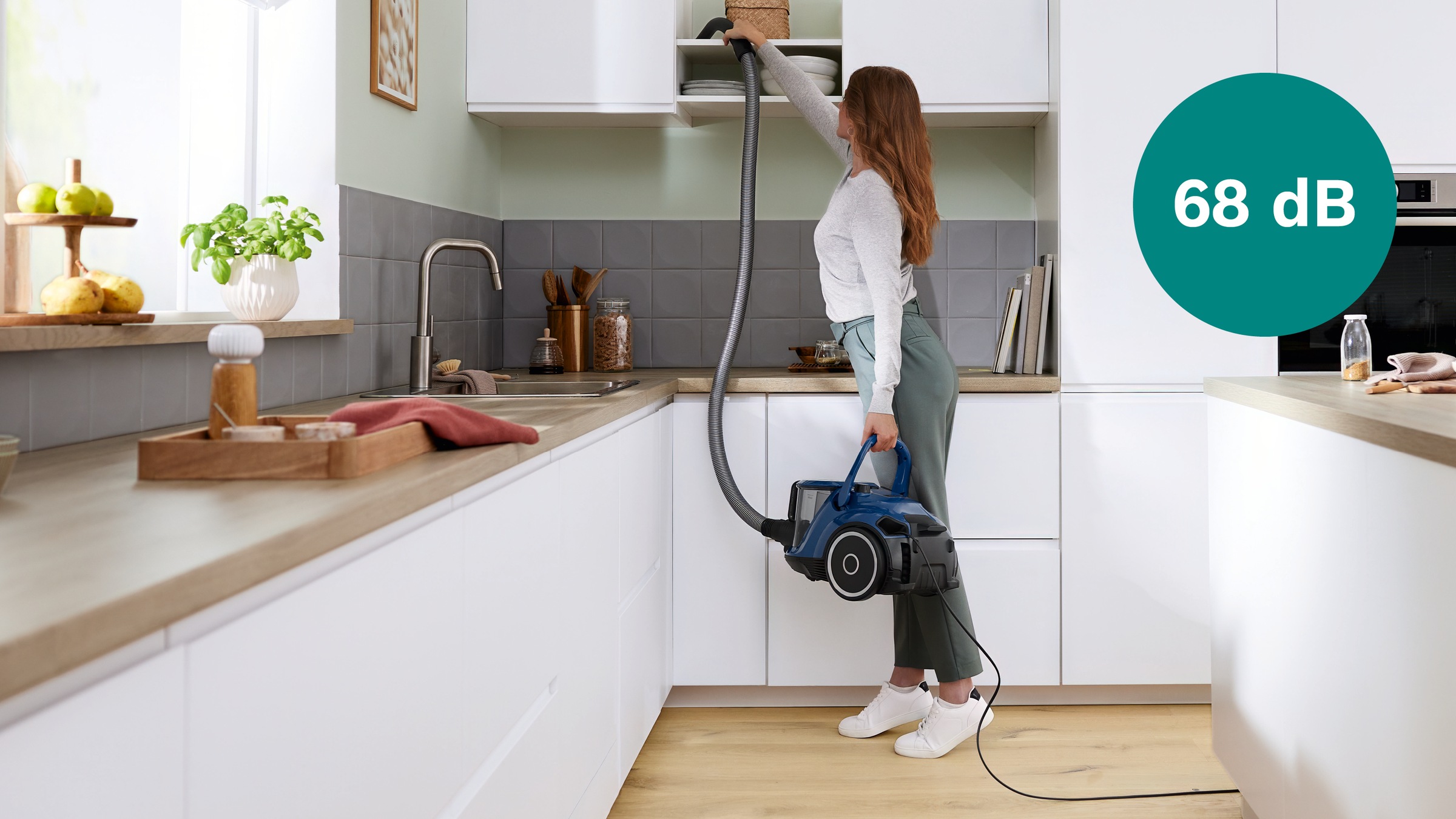 BOSCH Bodenstaubsauger »Serie 6 BGC41XECO, ideal für Allergiker, Hygiene-Filter«, beutellos, 10 Jahre Motorgarantie, XXL-Polsterdüse, lange Fugendüse, leise, blau