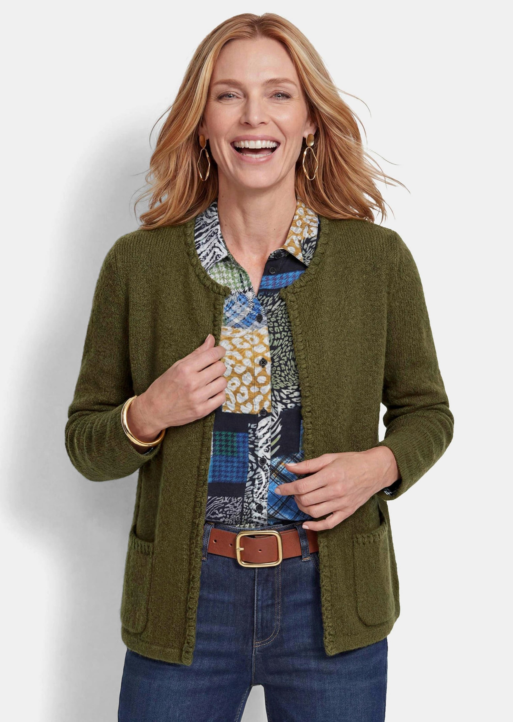 GOLDNER Strickjacke »Kurzgröße Strickcardigan mit Häkchenverschluss« Kanten mit Zierstick aus Strickband