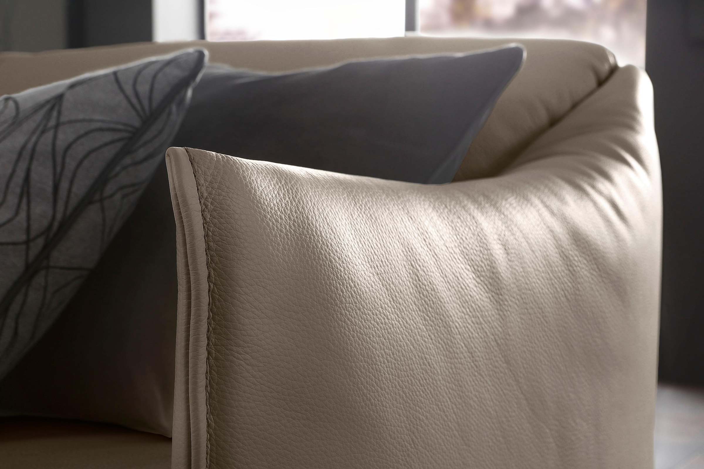 W.SCHILLIG 2,5-Sitzer »sally Design-Sofa, Loungesofa, bequem, schmale Armlehnen, Breite 194cm« mit Metallfüßen in Bronze pulverbeschichtet, Breite 194 cm