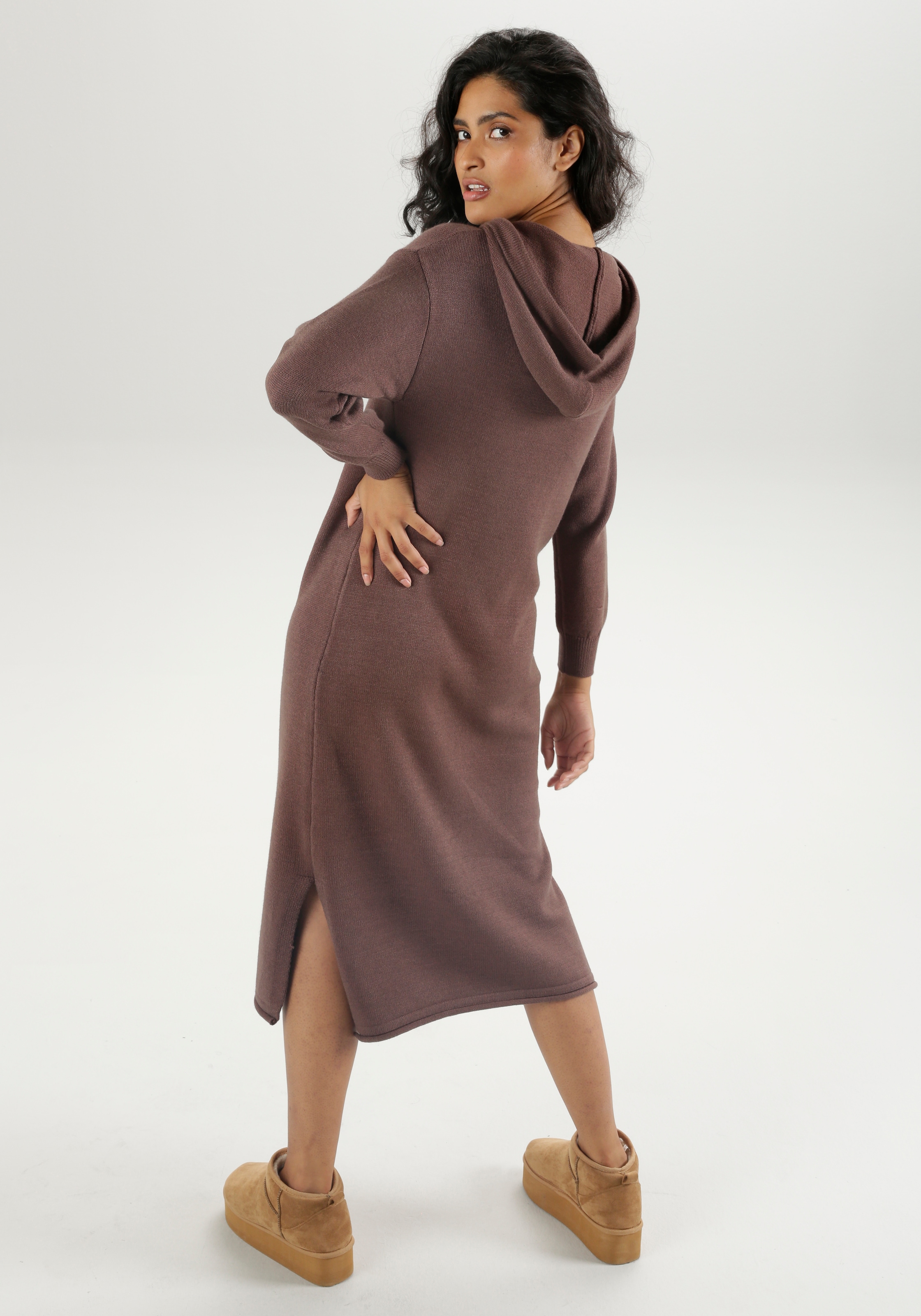 Aniston CASUAL Strickkleid, Kapuze mit Bindeband regulierbar