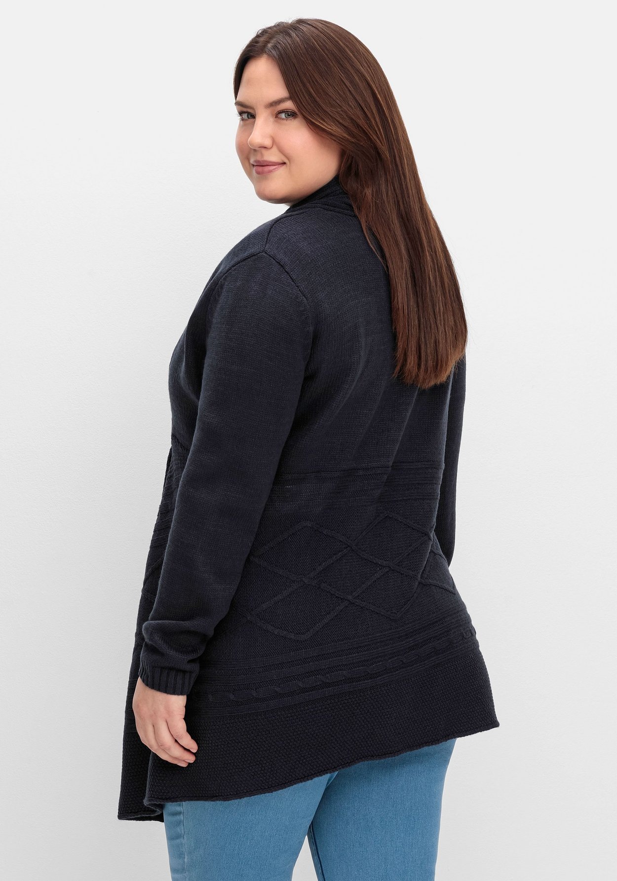 Sheego Longstrickjacke »Longstrickjacke mit Schalkragen und elegantem Verschluss«, mit Schalkragen und elegantem Verschluss