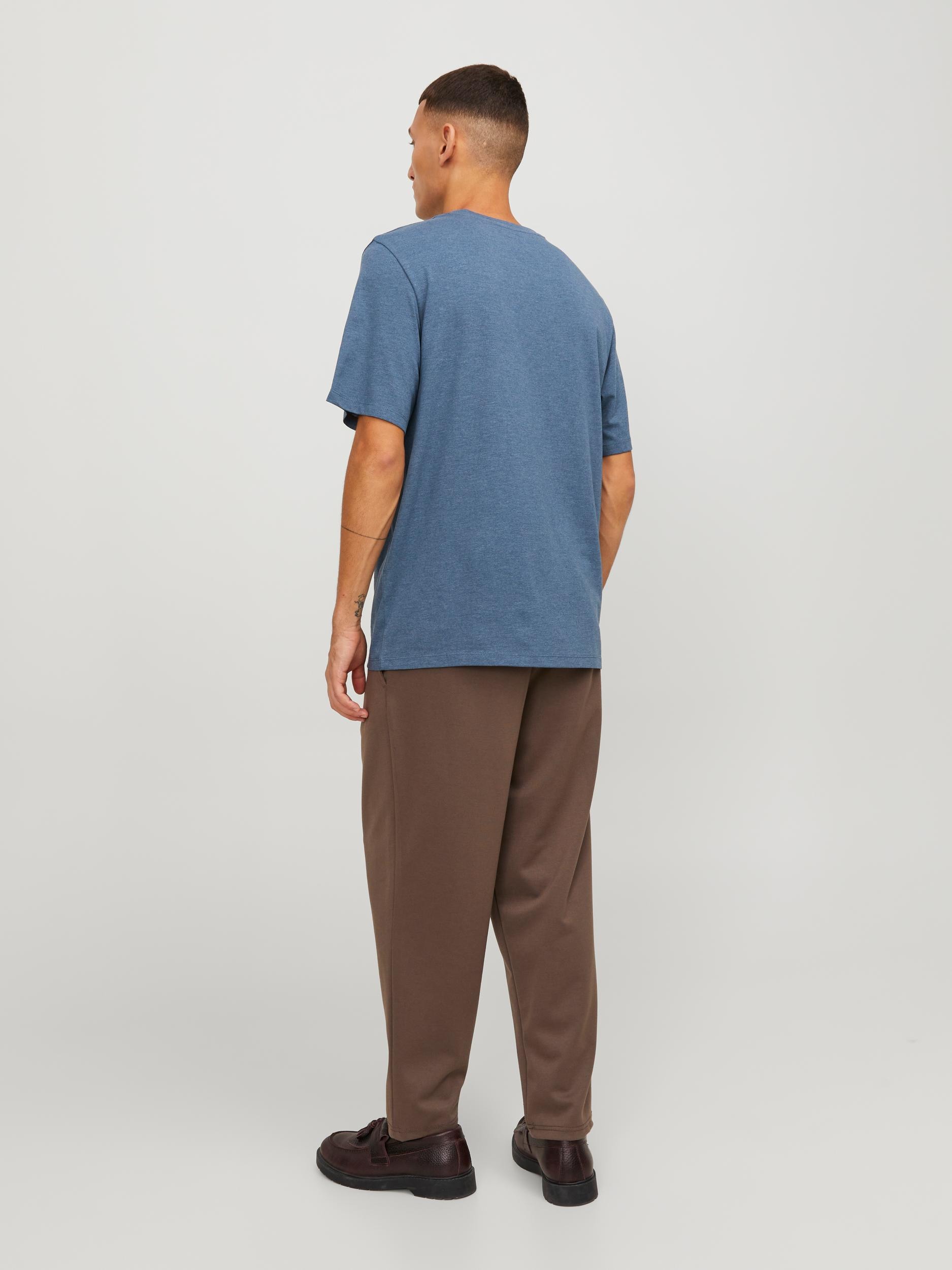 Jack & Jones Rundhalsshirt »JJEPAULOS TEE SS CREW NECK NOOS«, mit Logo Stickerei