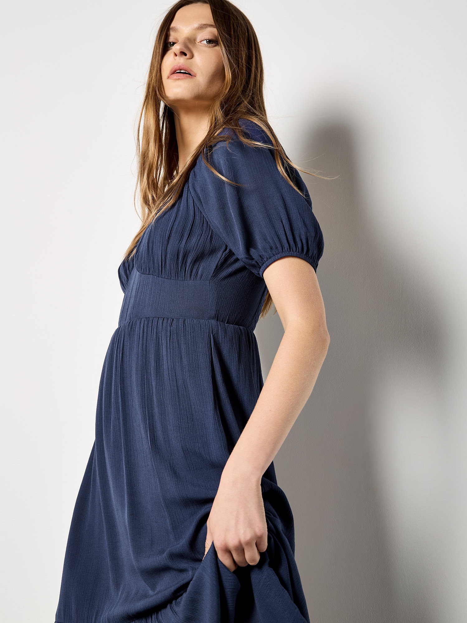 Apricot Maxikleid »Maxikleid mit Stufenrock« in Knitteroptik