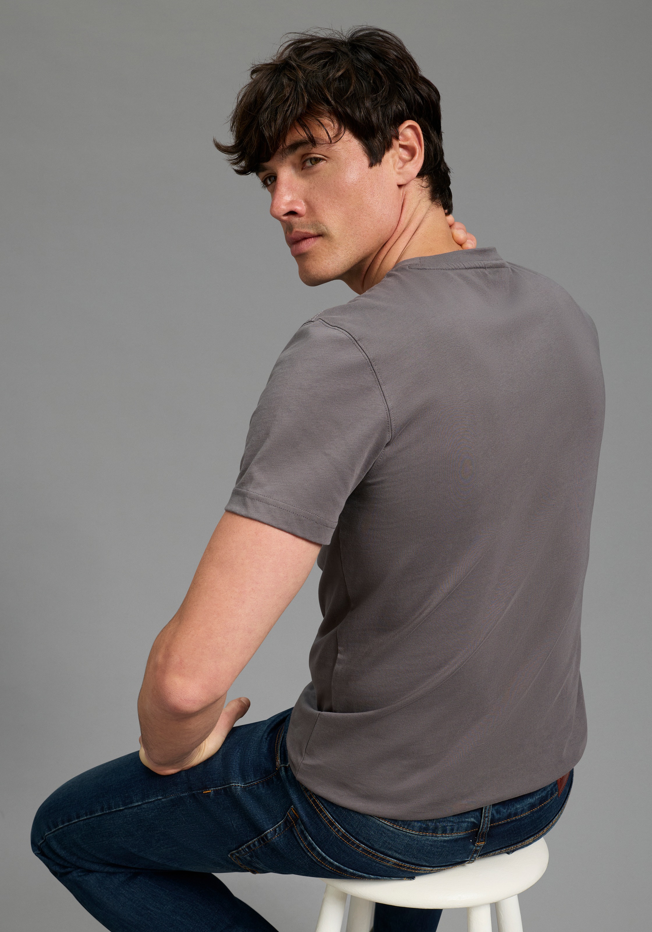 Bruno Banani T-Shirt Halbarmshirt, mit Rundhalsausschnitt, bedruckt, aus Single Jersey