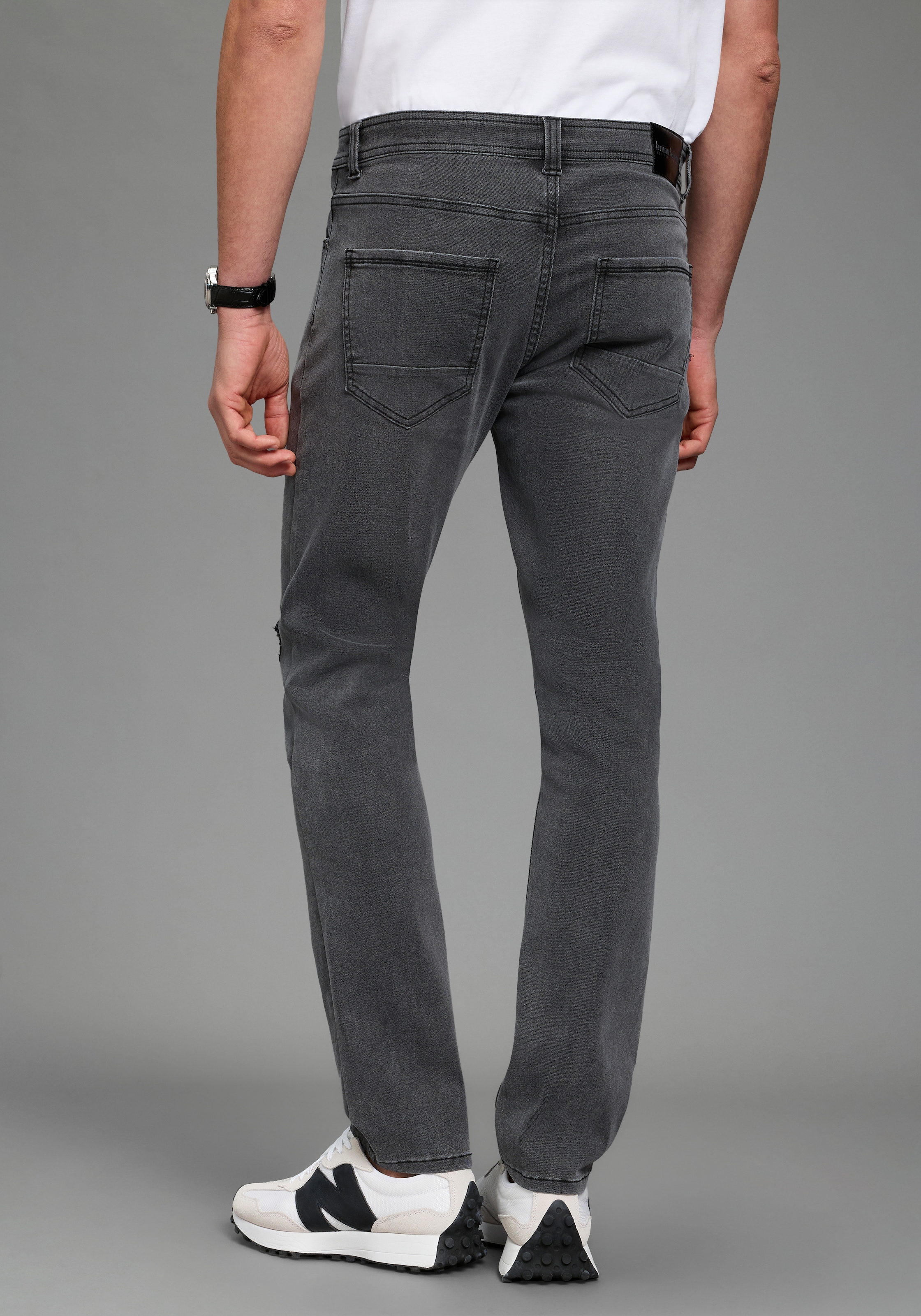 Bruno Banani Slim-fit-Jeans »Grady« schmale Beinweite, niedrige Leibhöhe, figurbetonte Silhouette