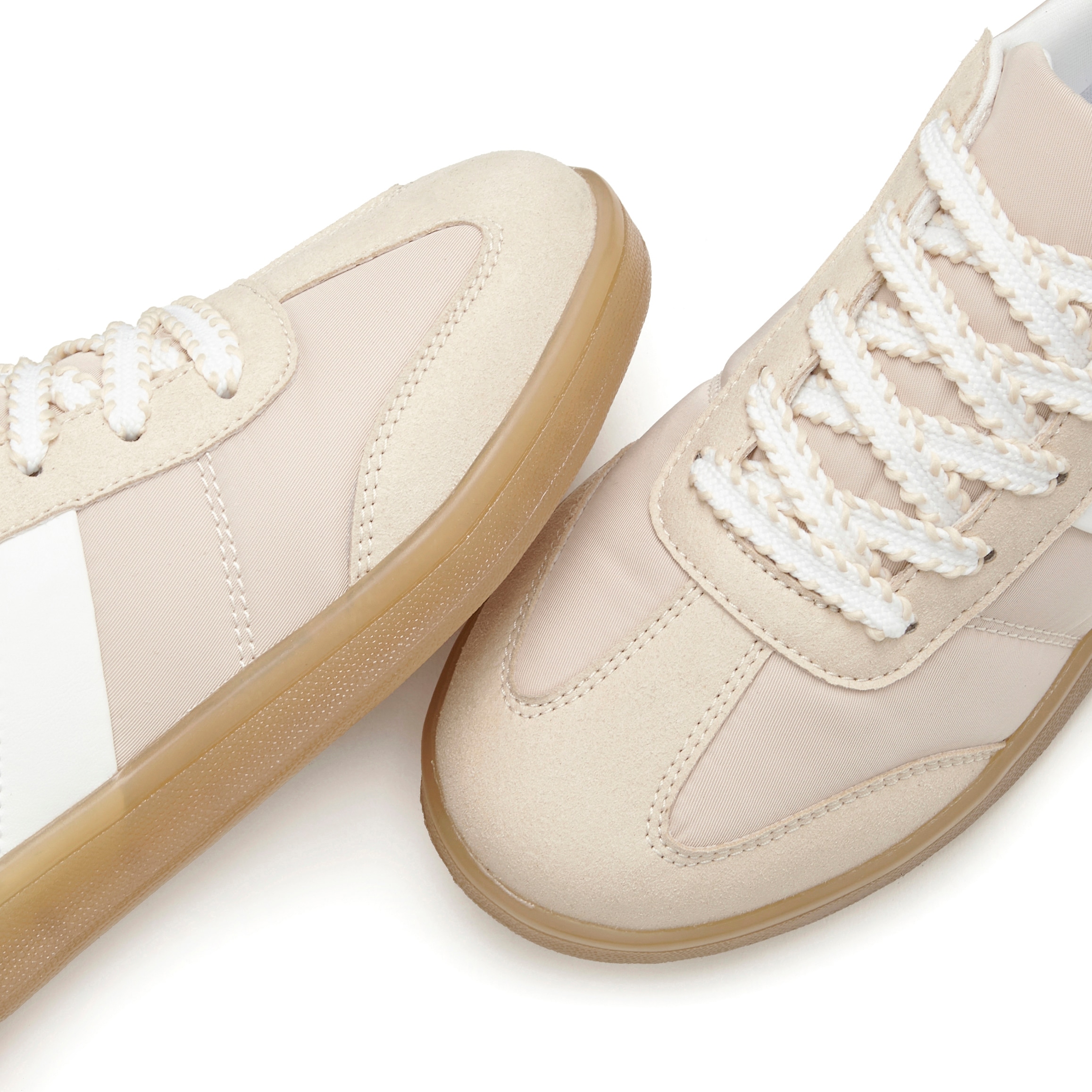 LASCANA Sneaker »Schnürschuh, Halbschuh, Freizeitschuh«, mit angesagter Sohle VEGAN