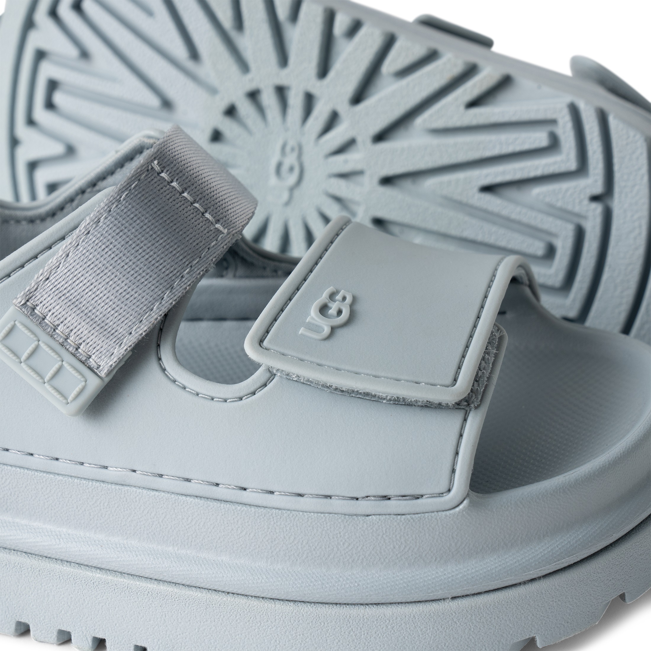 UGG Badesandale »K GOLDENGLOW«, Sommerschuh, Poolslides, Plateauabsatz, mit Klettverschluss