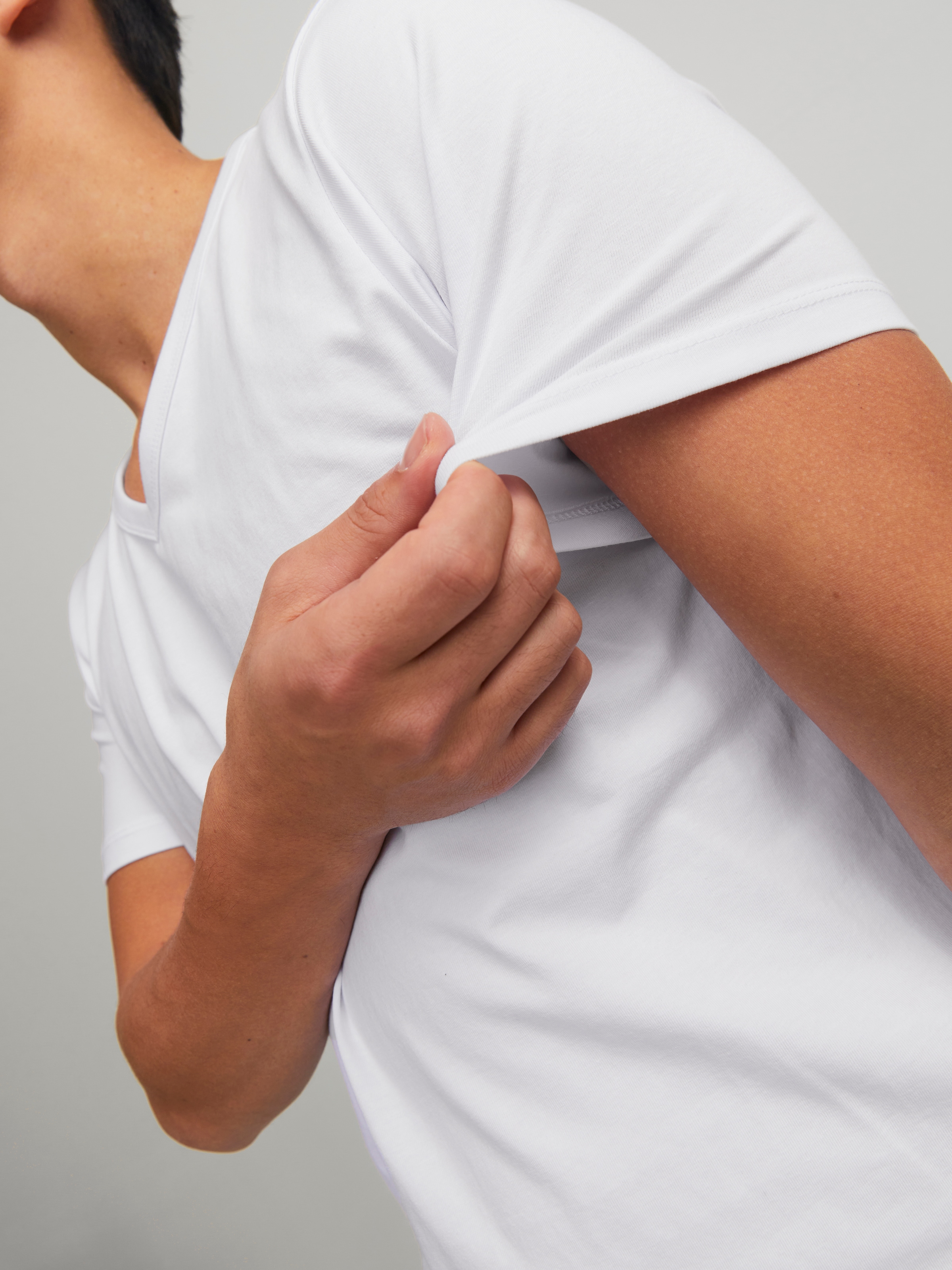 Jack & Jones T-Shirt »SLIM- FIT BASIC TEE V-NECK« mit V-Ausschnitt