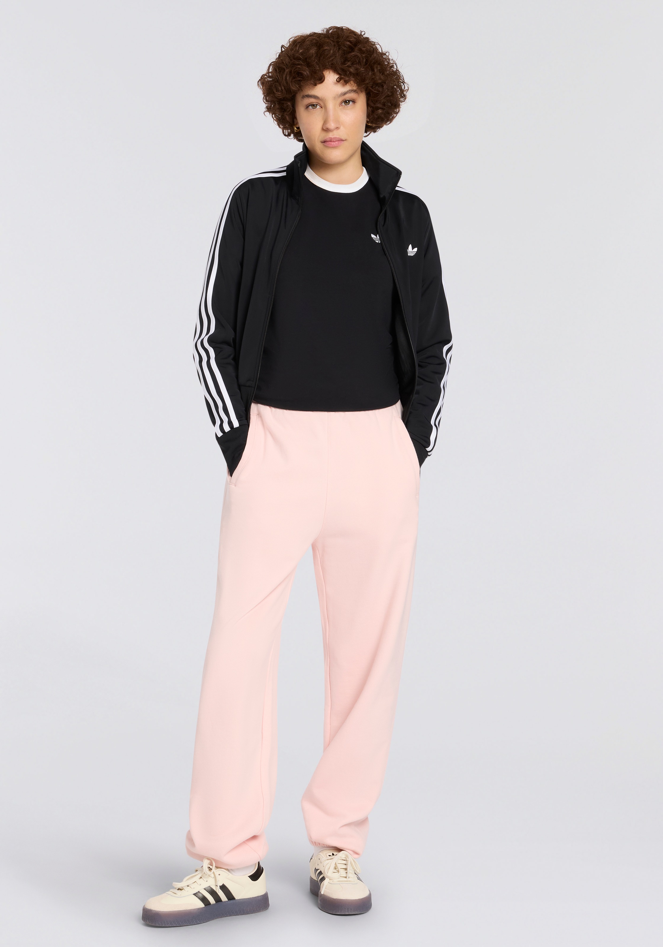 adidas Originals T-Shirt »ESS BOYFR TEE« sportlicher Stil, Kurzarm, aus Baumwolljersey