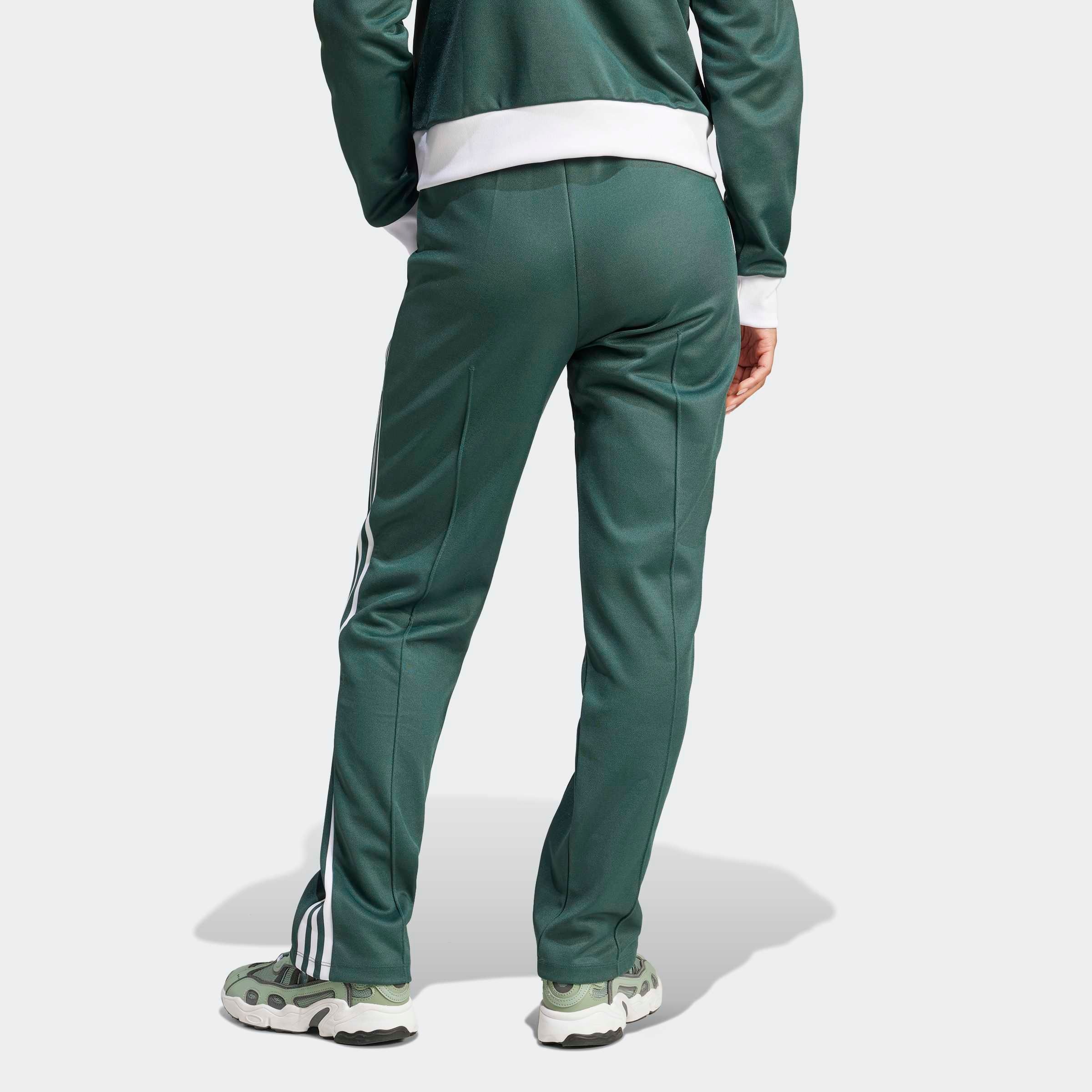 adidas Originals Sporthose »CLASSIC TP«, (1 tlg.), Retro Style, der gerade Schnitt mit schmal zulaufenden Bein