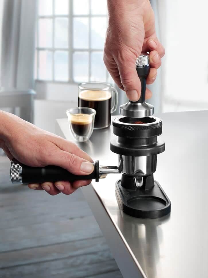 De'Longhi Espressomaschine »LA SPECIALISTA EC9155.MB«, Siebträger, inkl. 250g Selezione Espresso im Wert von UVP € 6,49