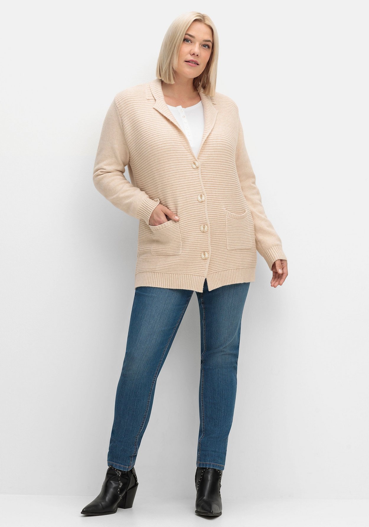 Sheego Strickjacke »Strickjacke mit Reverskragen und Rippmuster vorn«