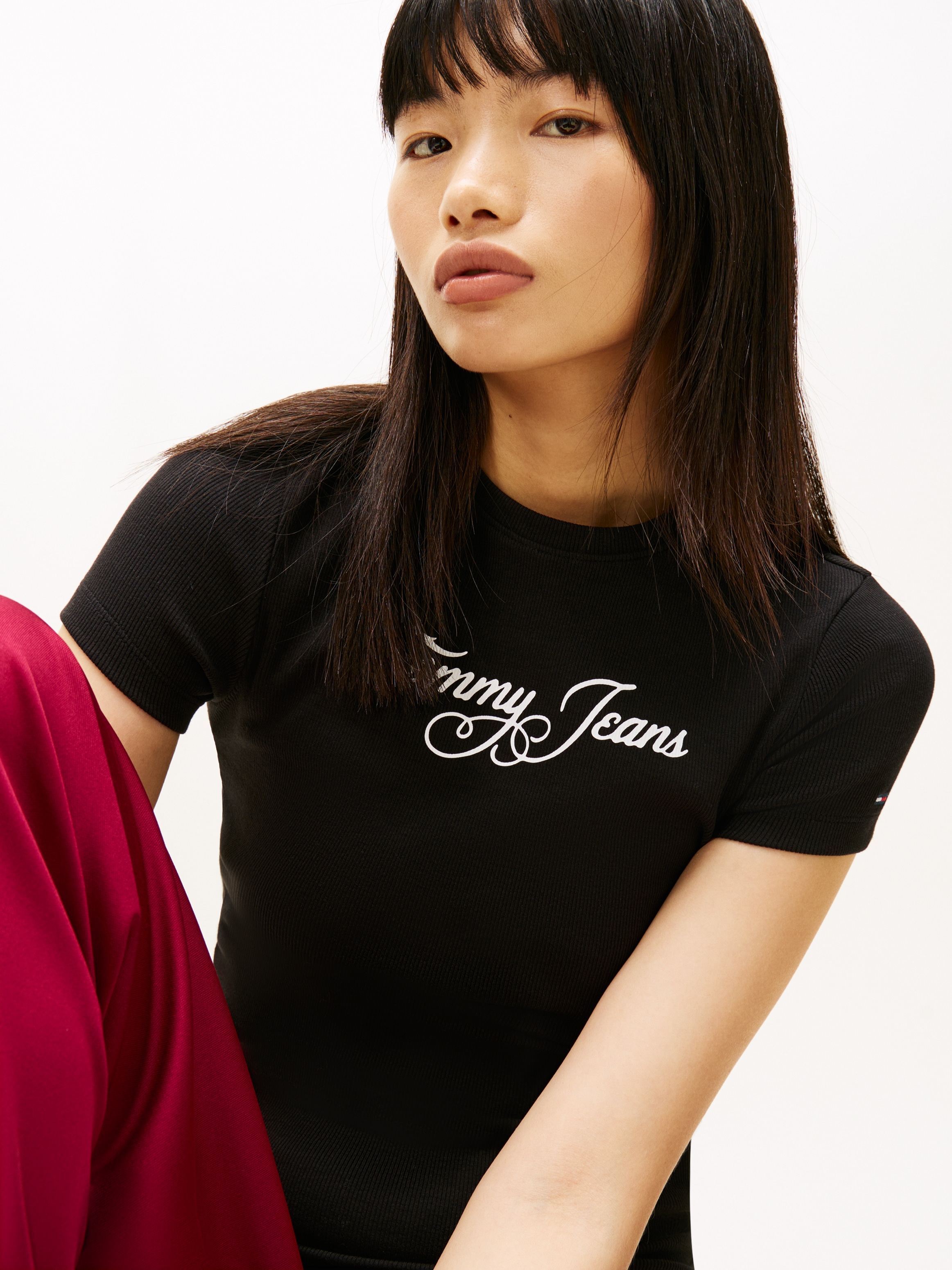 Tommy Jeans Kurzarmshirt »TJW SLIM ESS LOGO 1 RIB TEE EXT« in gerippter Struktur