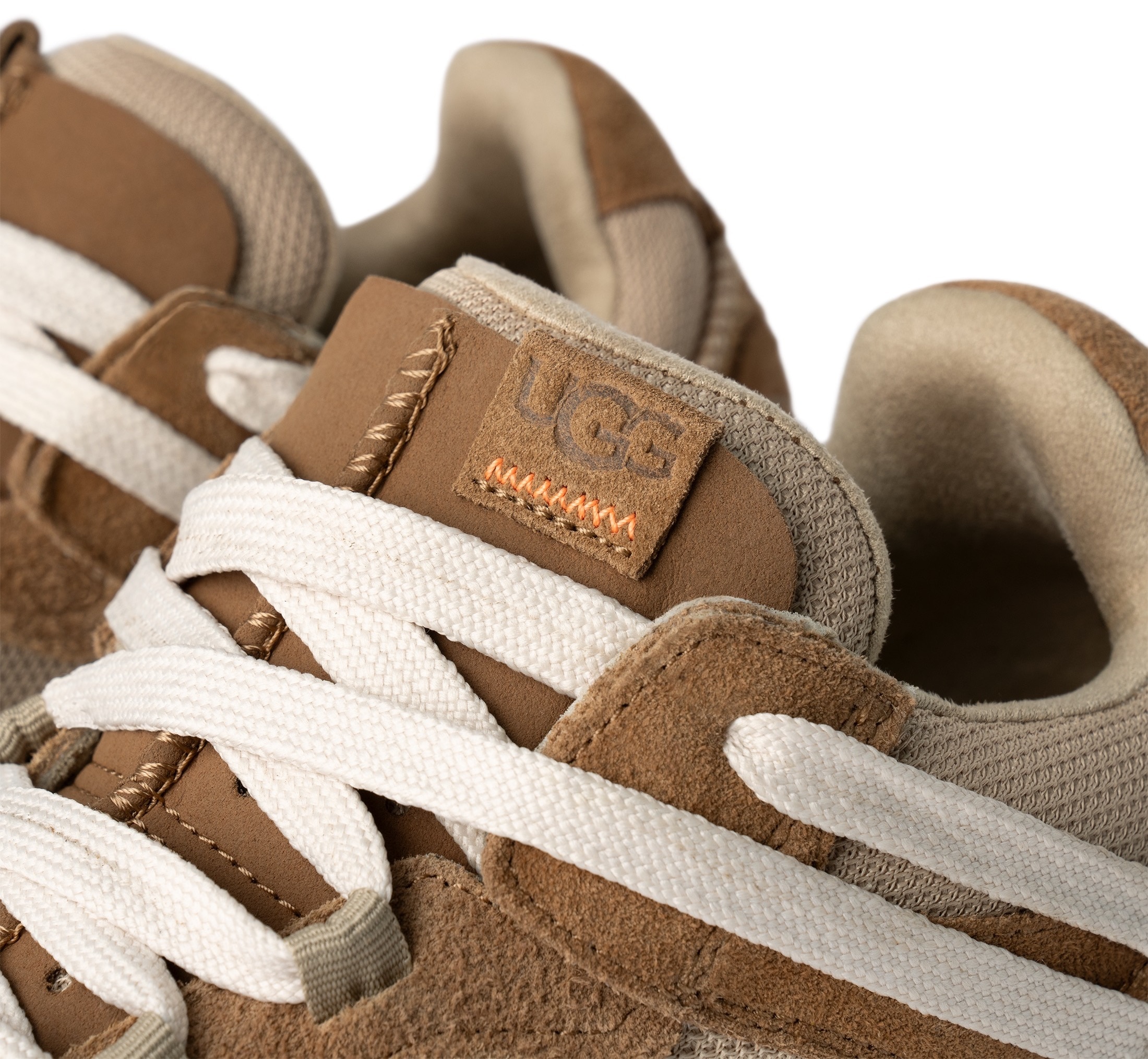 UGG Sneaker »RETROFI LOW«, Plateausneaker, Chunky Sneaker, Schnürschuh mit weichem Fußbett