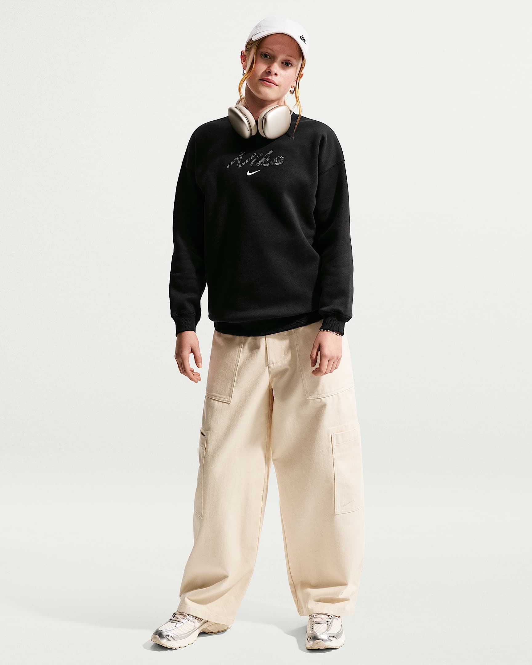 Nike Sportswear Sweatshirt »G NSW STDIO FLC OVRSZD CRW AOP«, mit Rundhalsausschnitt, aus angerauter Sweatware
