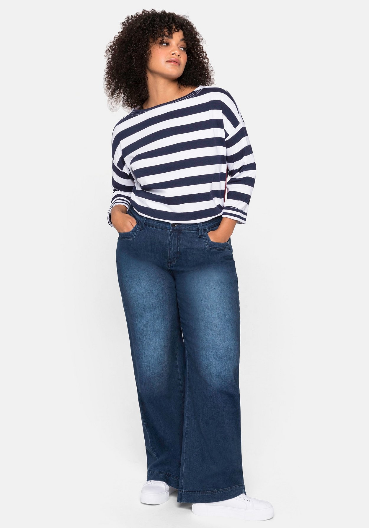 Sheego 3/4-Arm-Shirt »3/4-Arm-Shirt mit seitlichem Kontrasteinsatz und Schlitzen«, mit seitlichem Kontrasteinsatz und Schlitzen