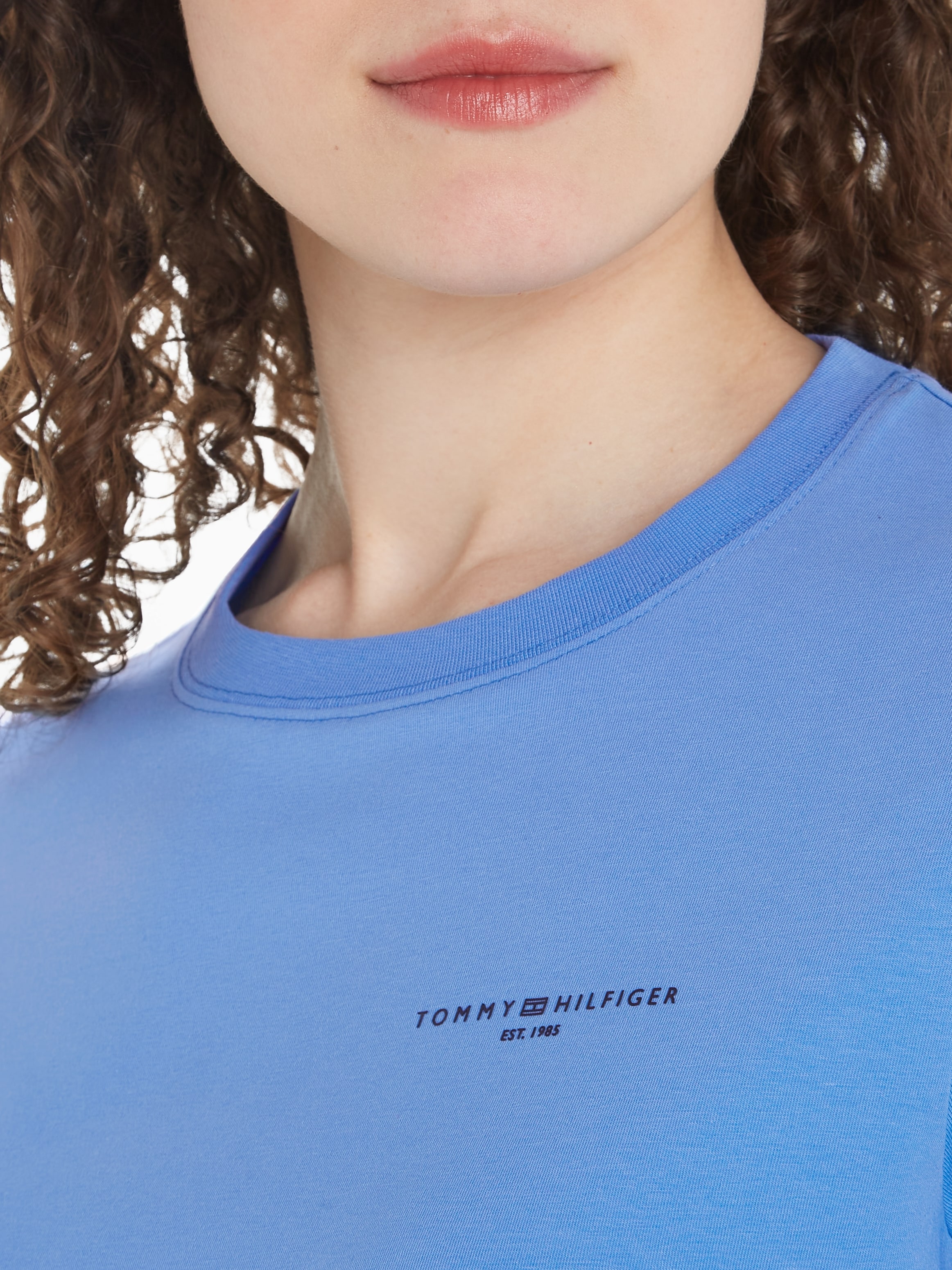 Tommy Hilfiger Langarmshirt »1985 REG MINI CORP LOGO C-NK LS«, mit Logo-Schriftzug auf der Brust