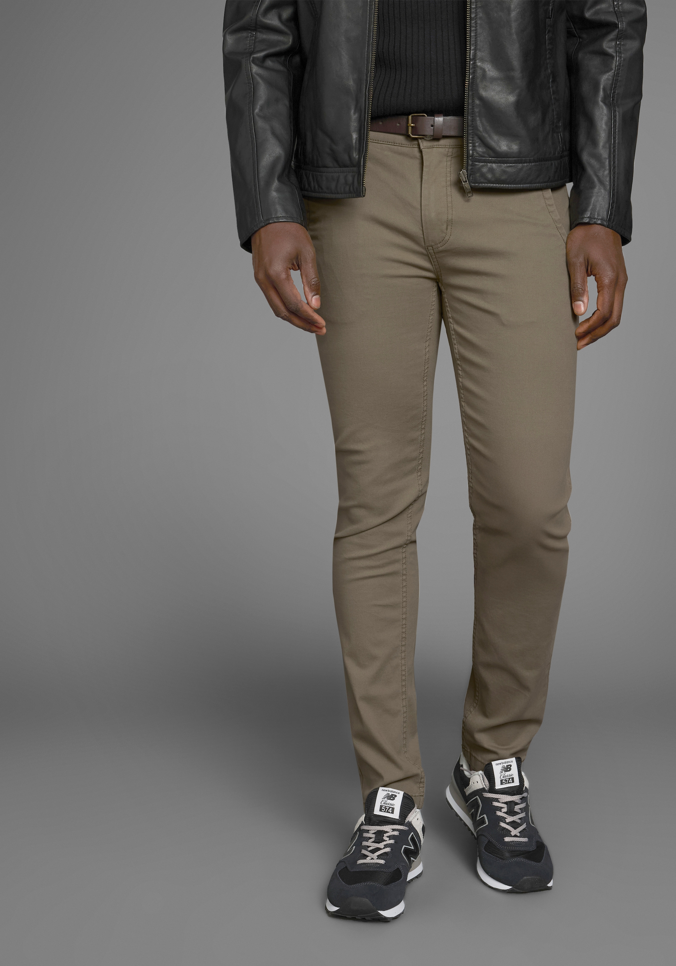 Bruno Banani Chinohose, (Set, mit abnehmbarem Gürtel)