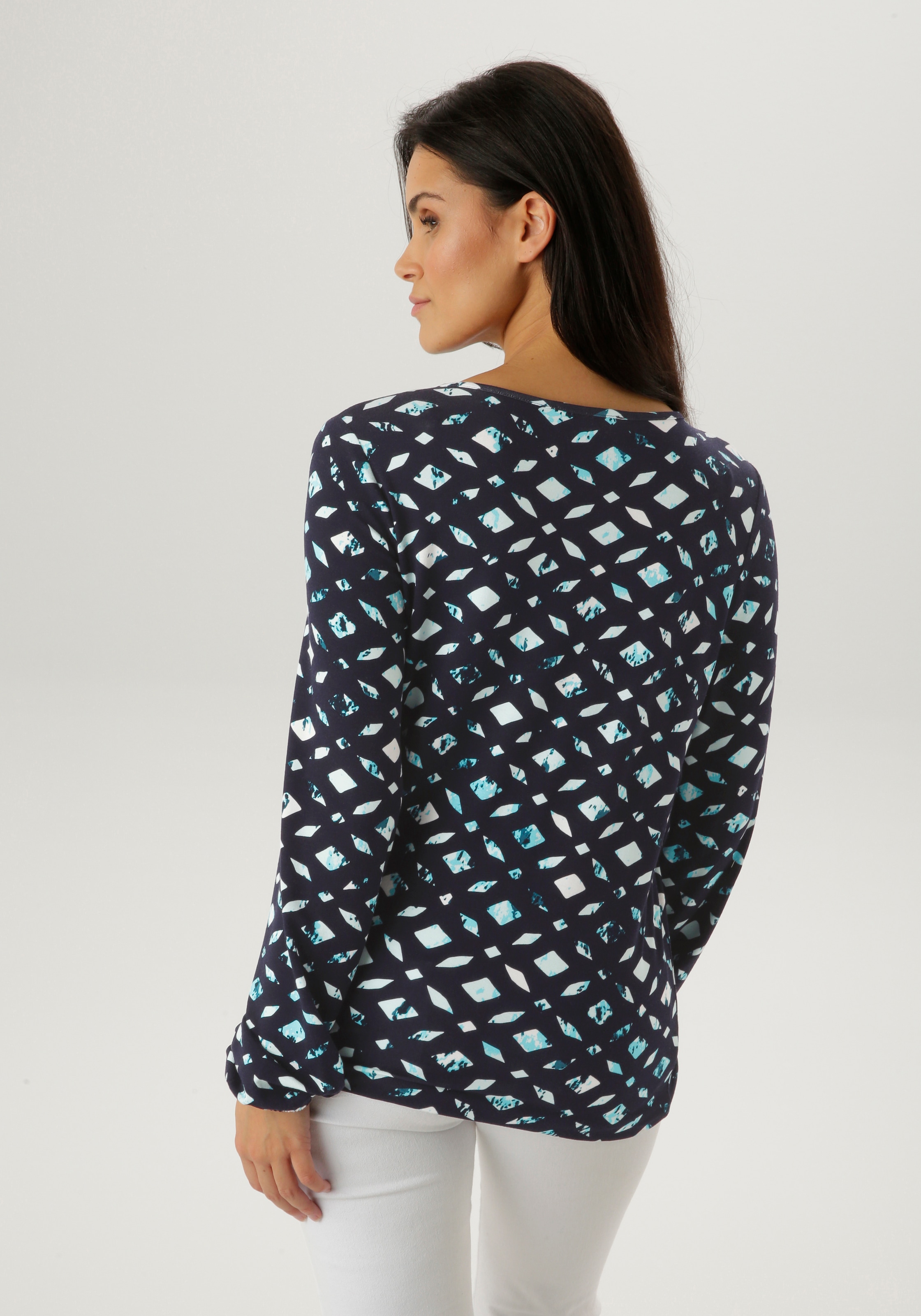 Aniston SELECTED Langarmshirt mit Cut-out und dekorative Mosaik-Musterung - NEUE KOLLEKTION