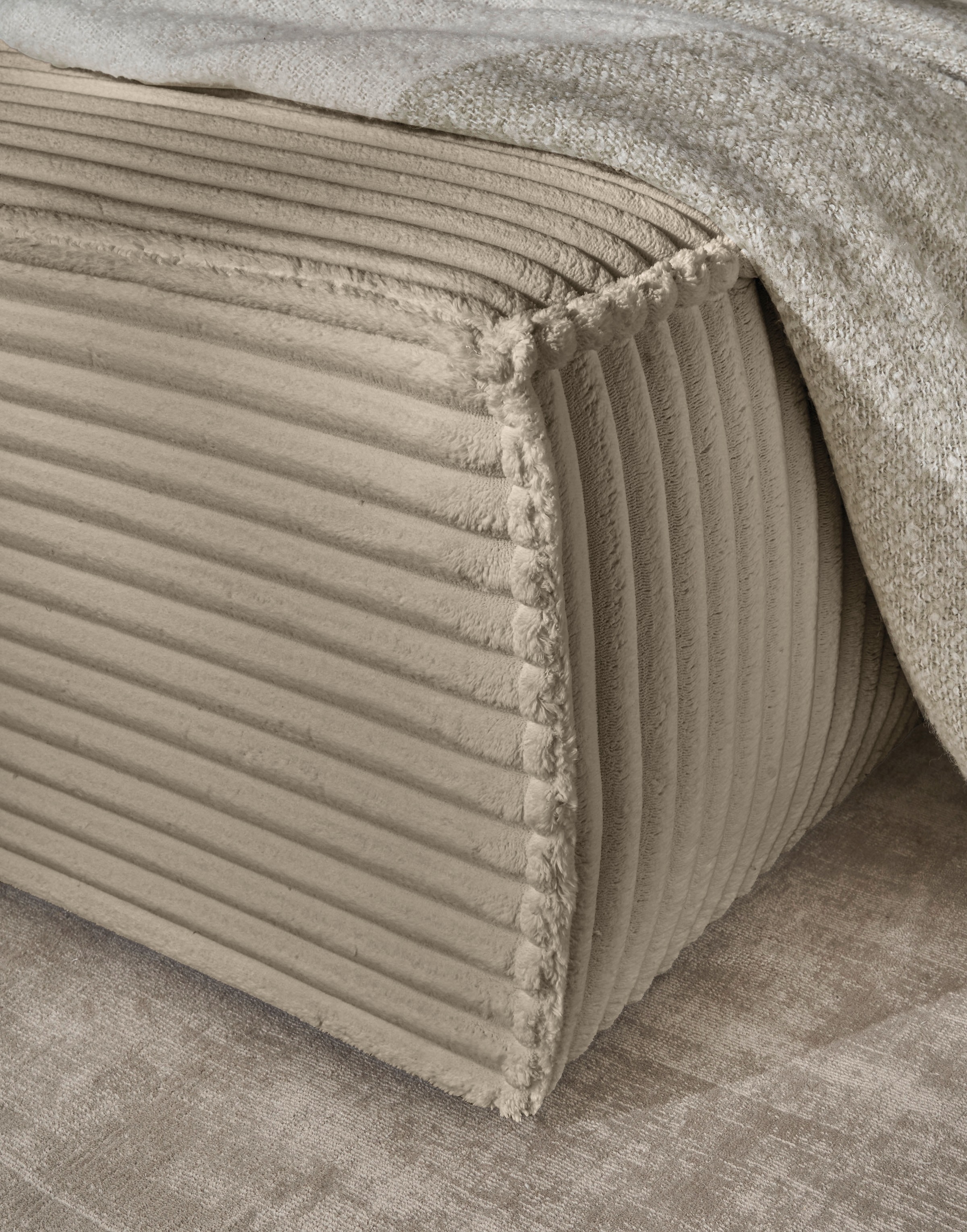 OTTO home Loveseat »FINNLEY, Loveseat & Hocker im Set, trendige Stoffe, inkl. Zierkissen« 2 Stk. tlg. verfügbar in den Stoffqualitäten Bouclé, Struktur fein und Mega Cord