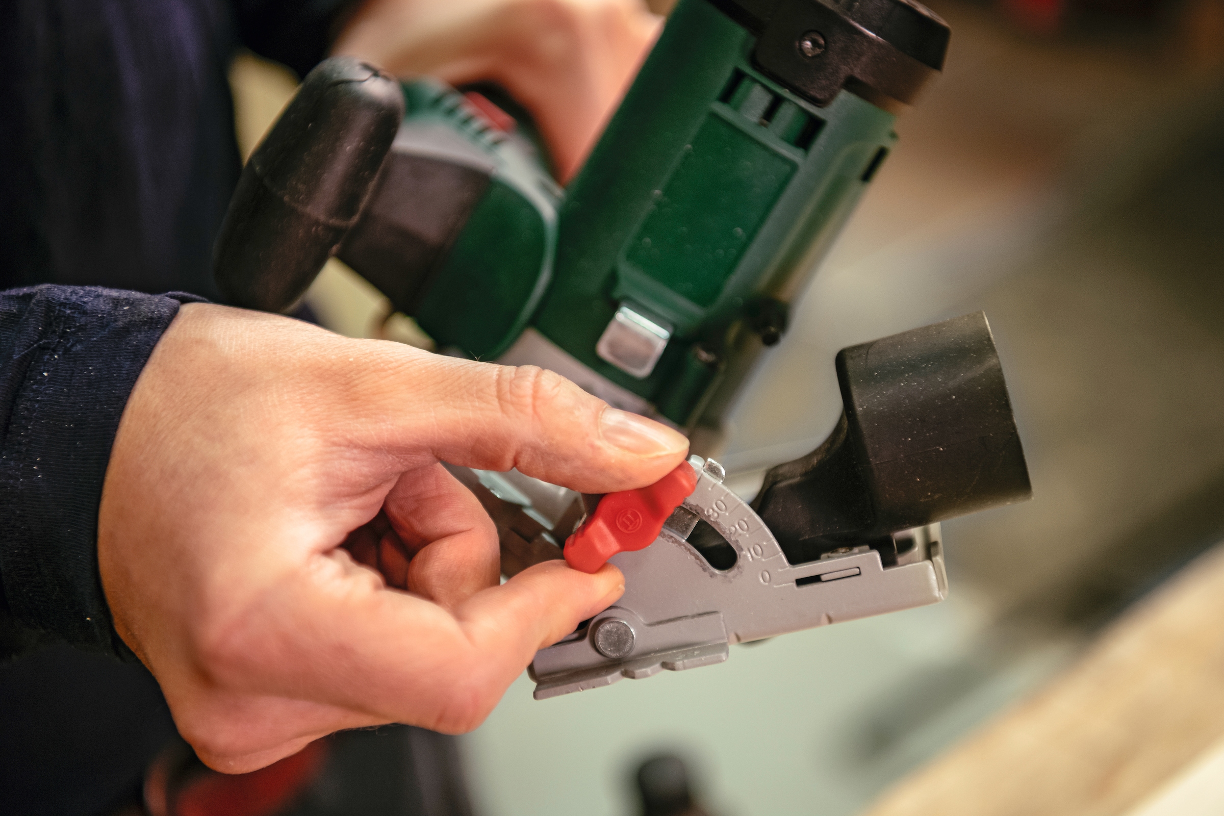 Bosch Home & Garden Akku-Handkreissäge »UniversalCirc 12«, inkl. Akku 12V/2,0 Ah und Ladegerät