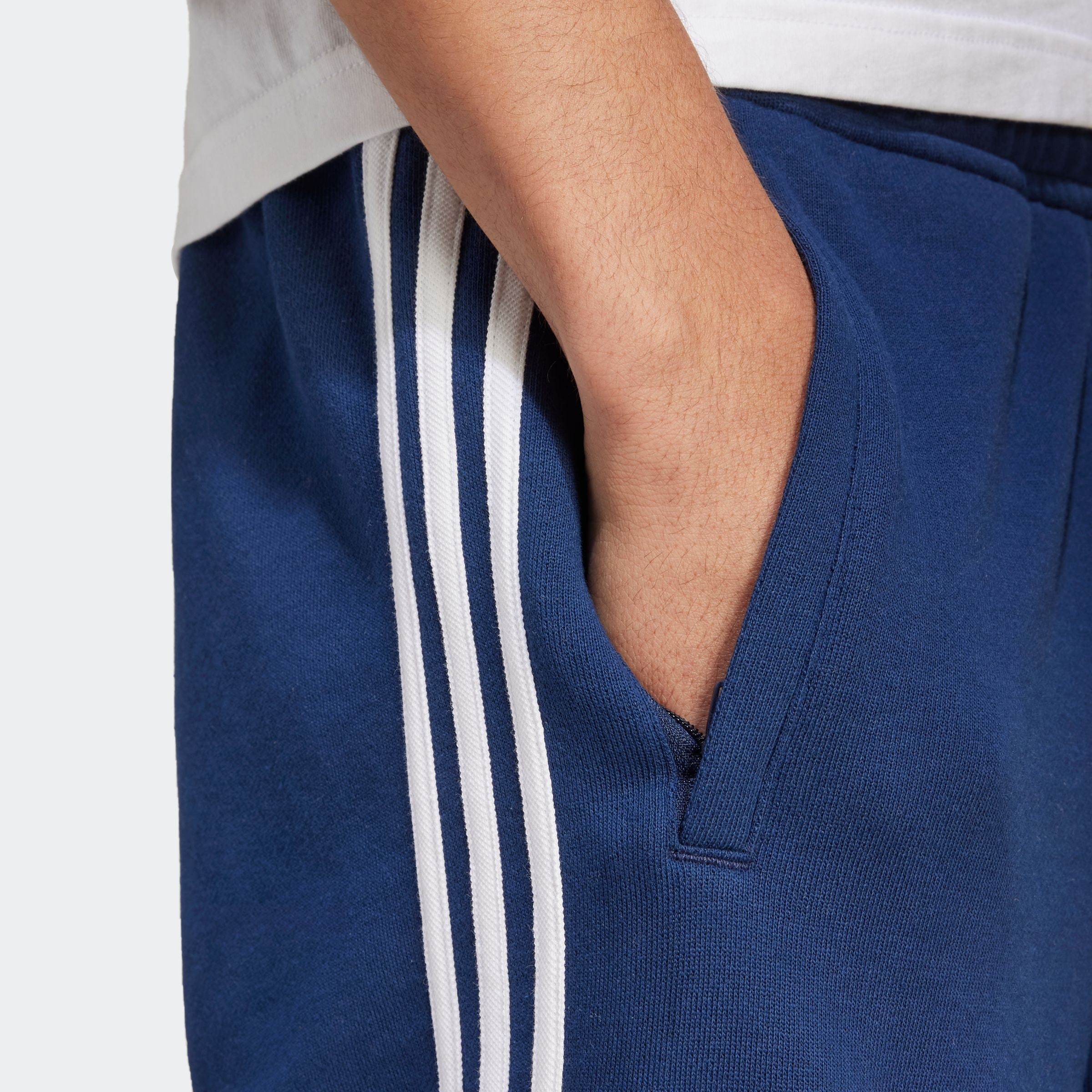 adidas Originals Shorts »3-STRIPE SHORT«, (1 tlg.), Drei Streifen Sweat Shorts aus weichem French-Terry Material