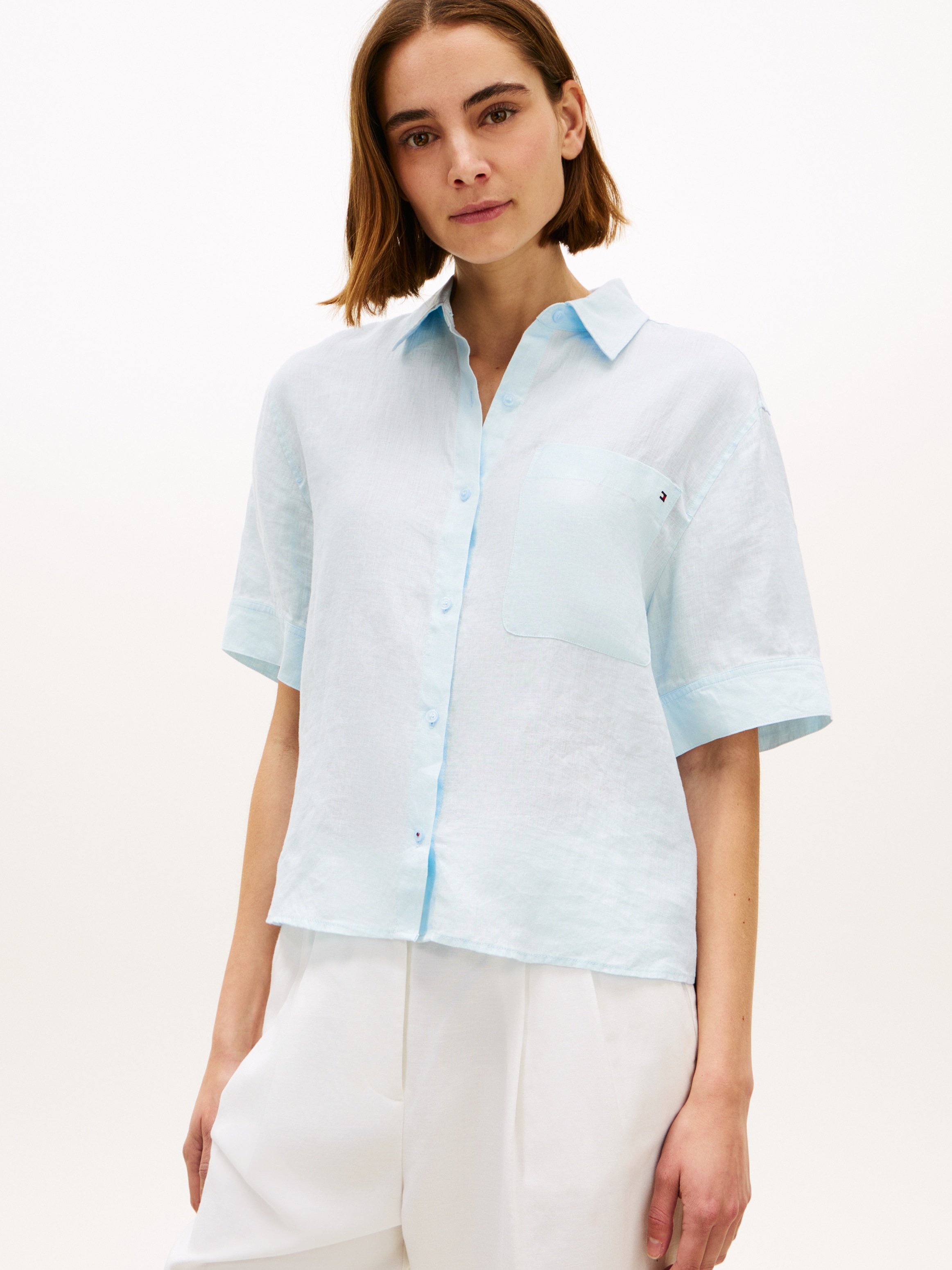Tommy Hilfiger Kurzarmbluse »ESS LINEN SHORT SLEEVE SHIRT« mit aufgesetzter Brusttasche und Flag-Stickerei, reines Leinen