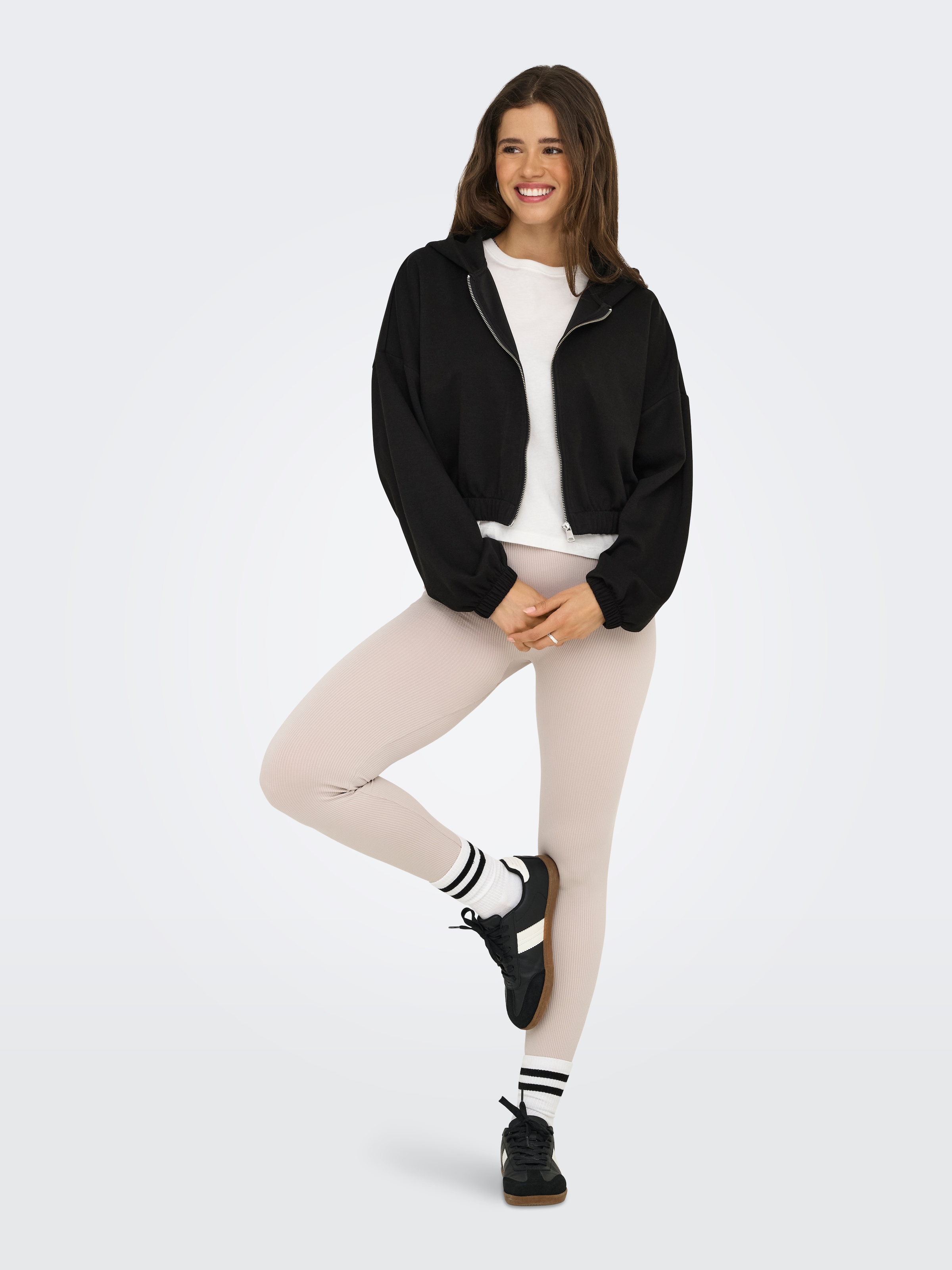 ONLY Kapuzensweatshirt »ONLSCARLETT LS ELASTIC ZIP HOOD SWT NOOS«