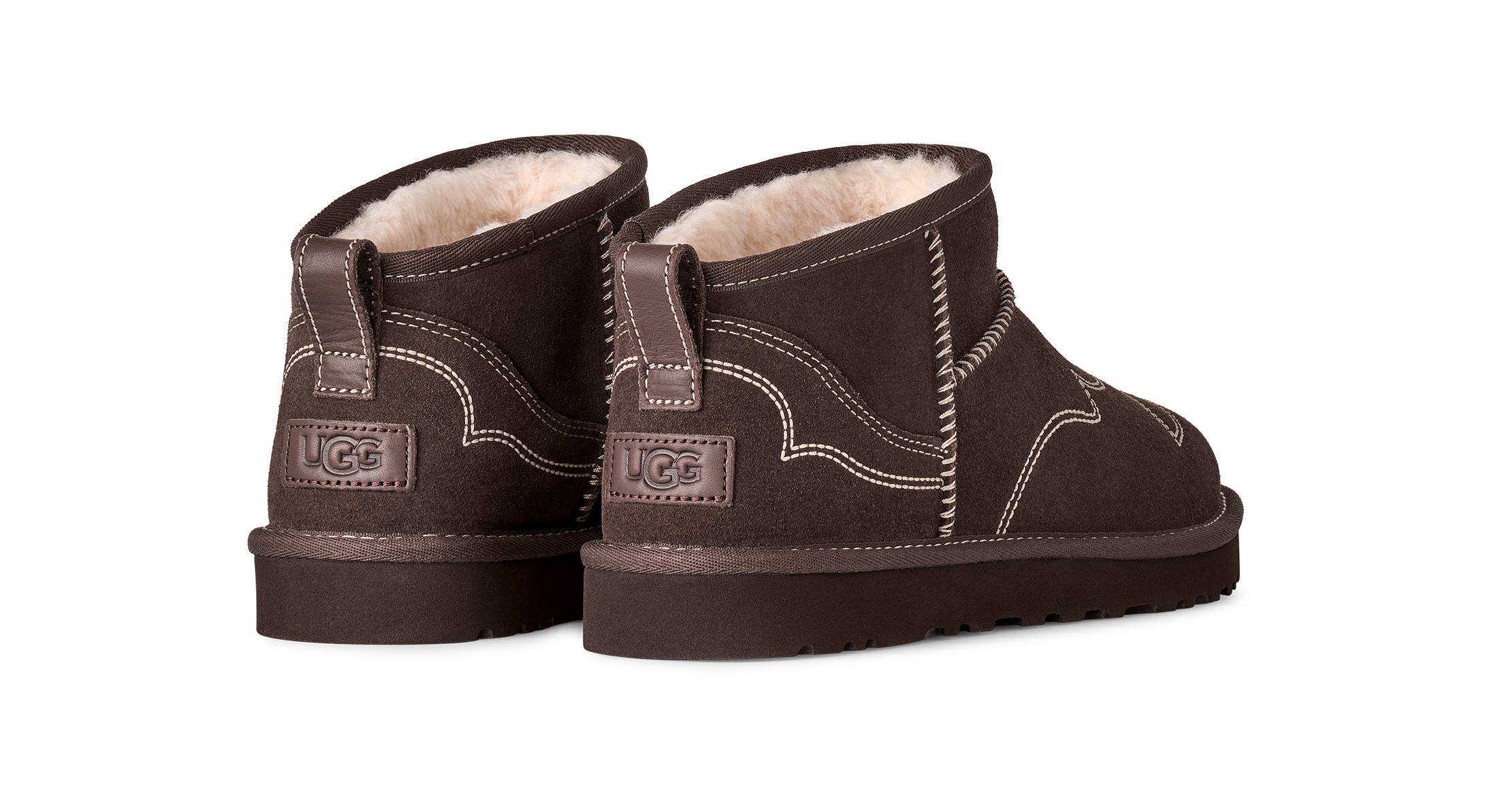 UGG Schlupfboots »UNISEX, M CLASSIC ULTRA MINI WESTERN«  Boots mit Logo-Aufnäher an der Ferse
